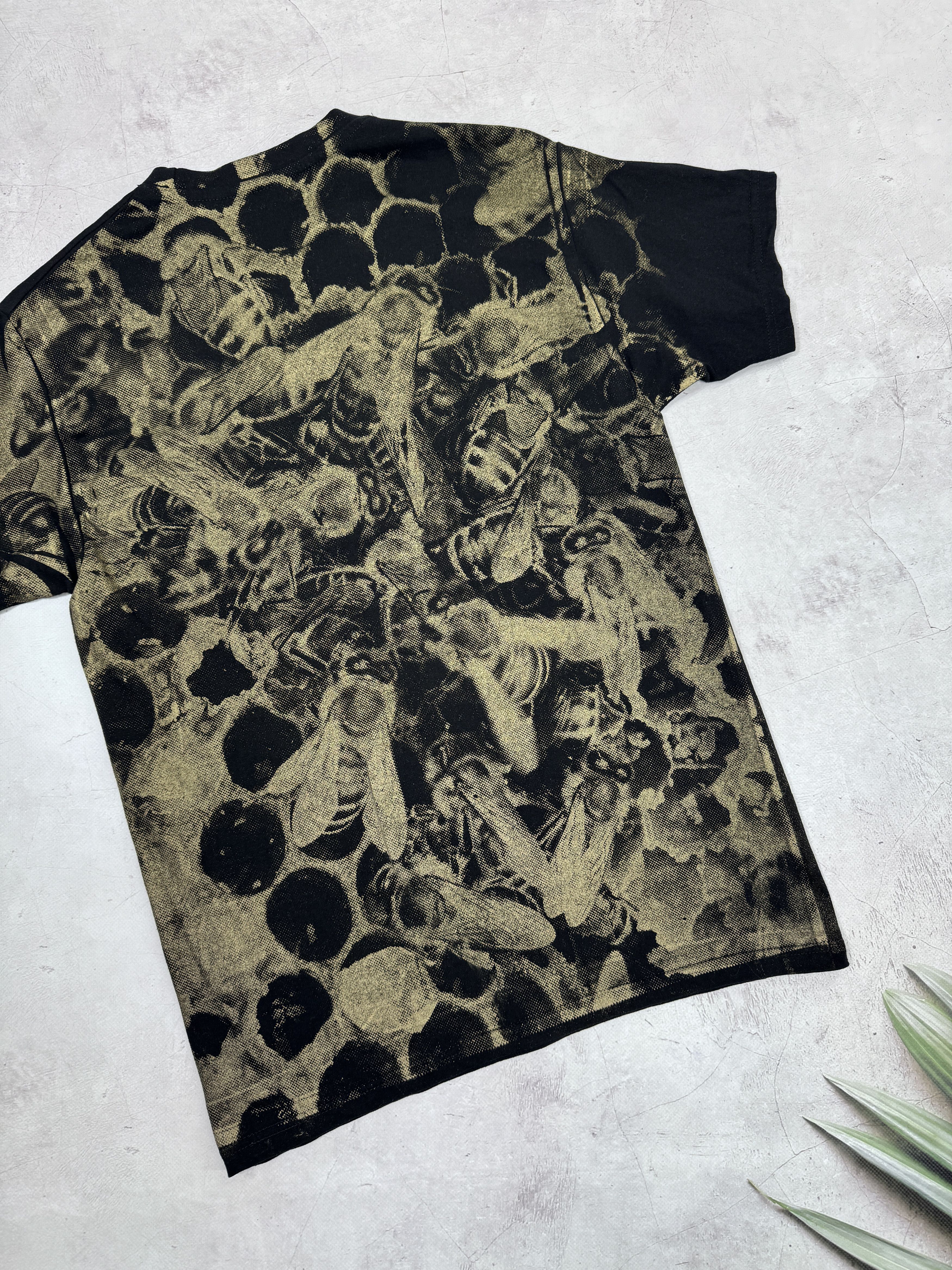 Designer Bee & Flowers T-Shirt Overprint Logo Size US S / EU 44-46 / 1 - 12 Thumbnail
