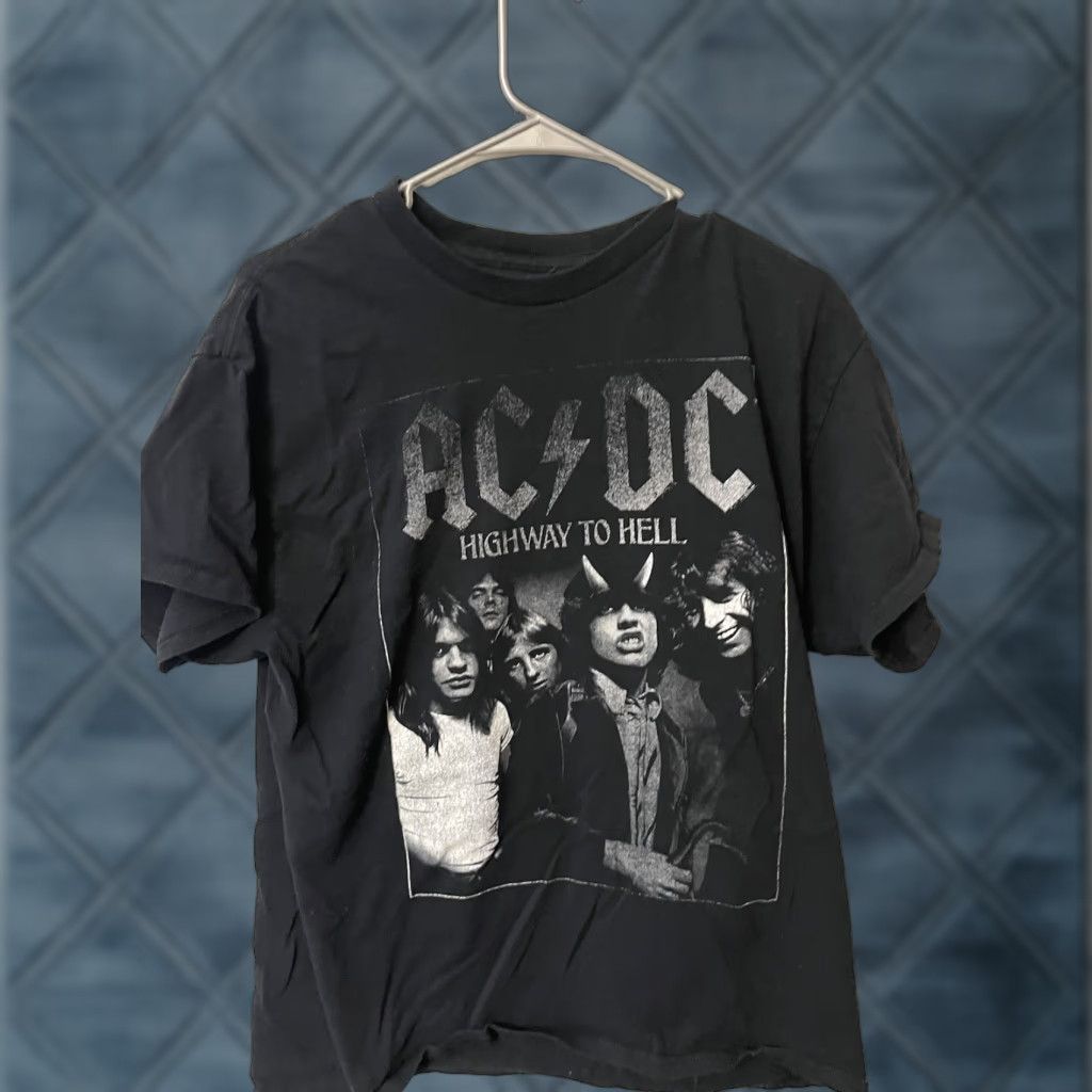 Vintage ACDC Back In Black T-Shirt Mens Graphic Band Short Sleeve Black Large Size L Shirt Size US L / EU 52-54 / 3 - 1 Thumbnail