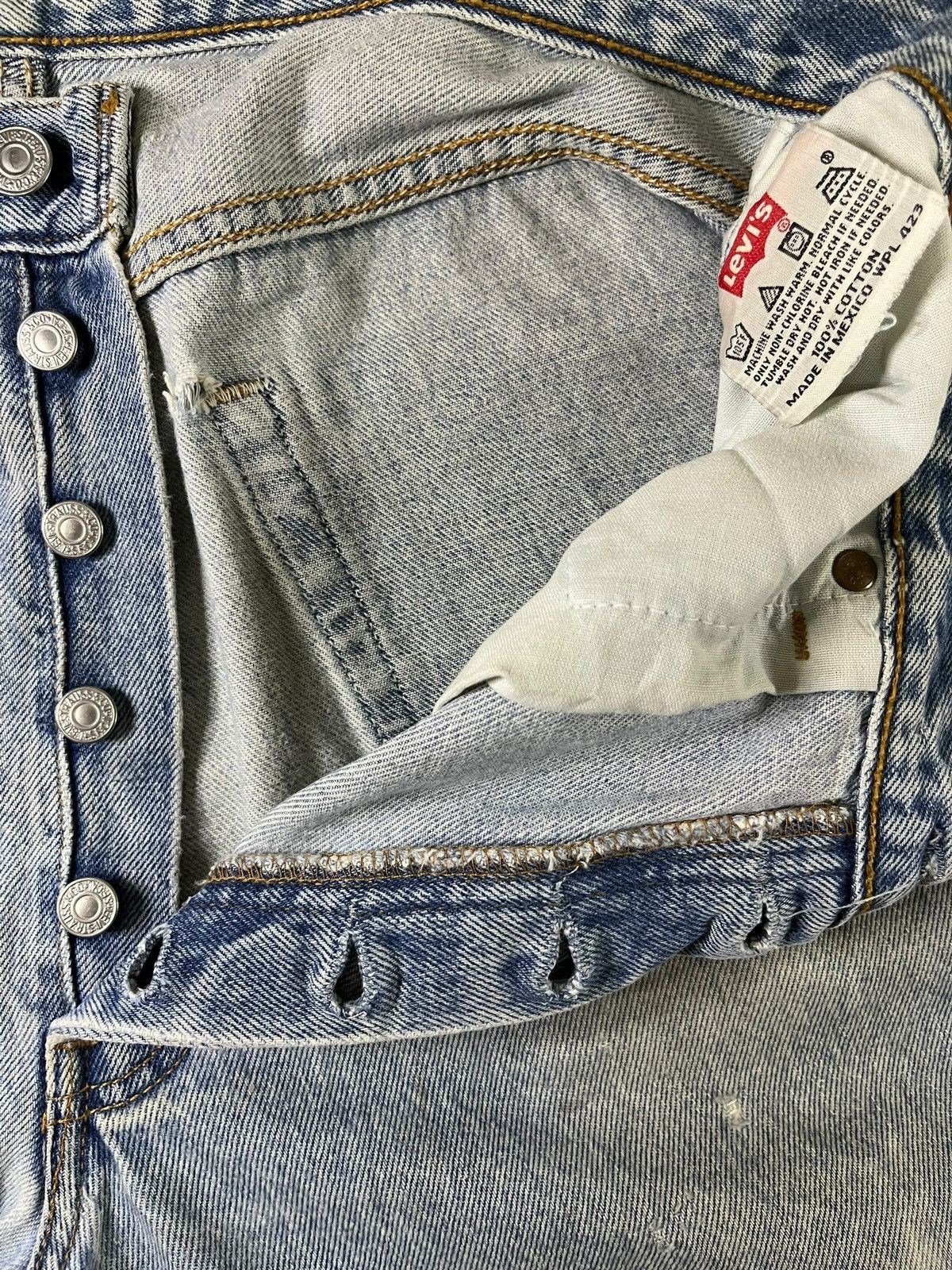 Levi's × Levi's Vintage Clothing Vintage 90s Levis 501 Blue Wash Grunge Distress Loose Jeans Size US 34 / EU 50 - 9 Thumbnail