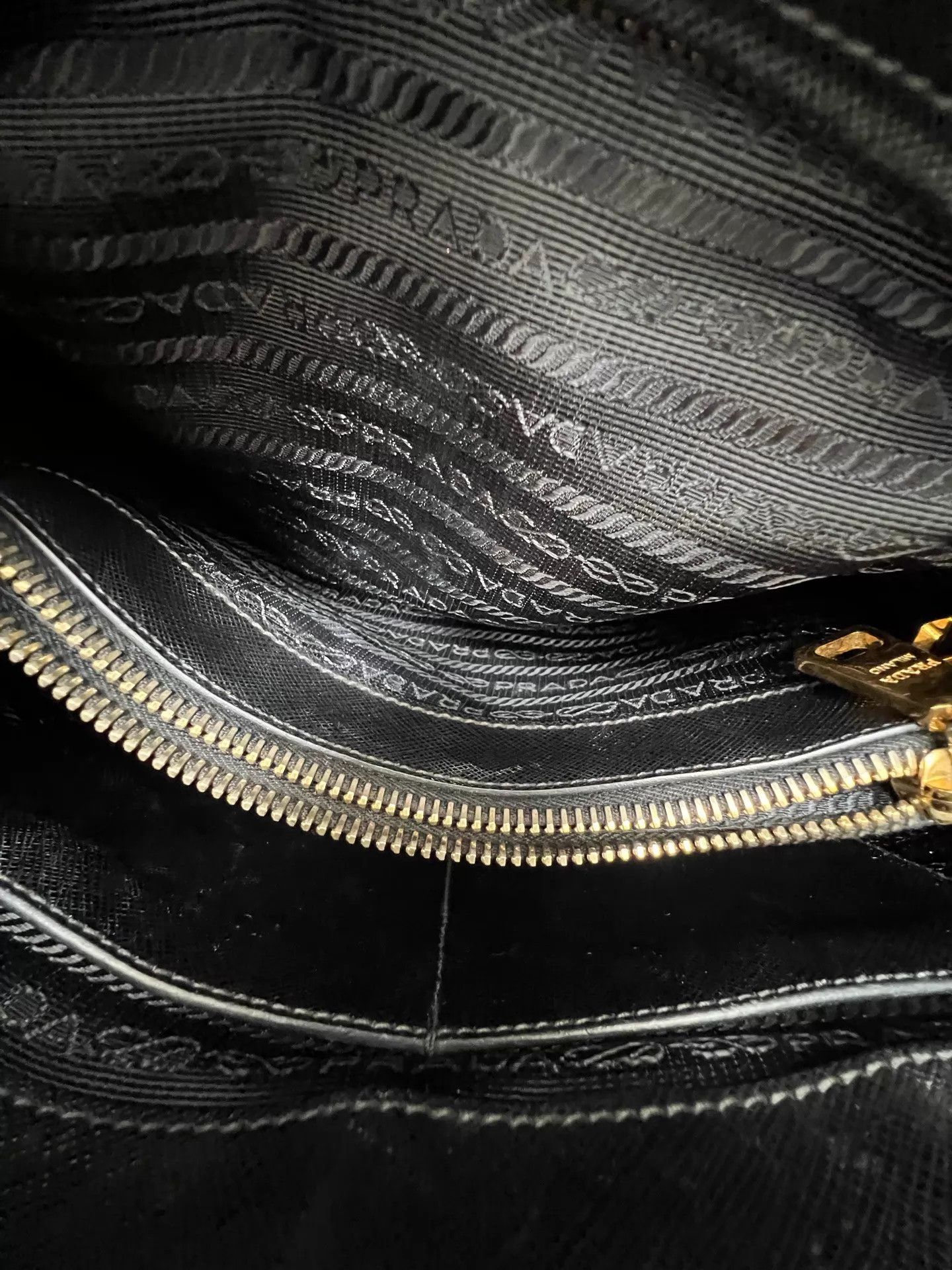 Prada Prada Black & Gold Shell Bag with Strap 98 New Size ONE SIZE - 5 Thumbnail