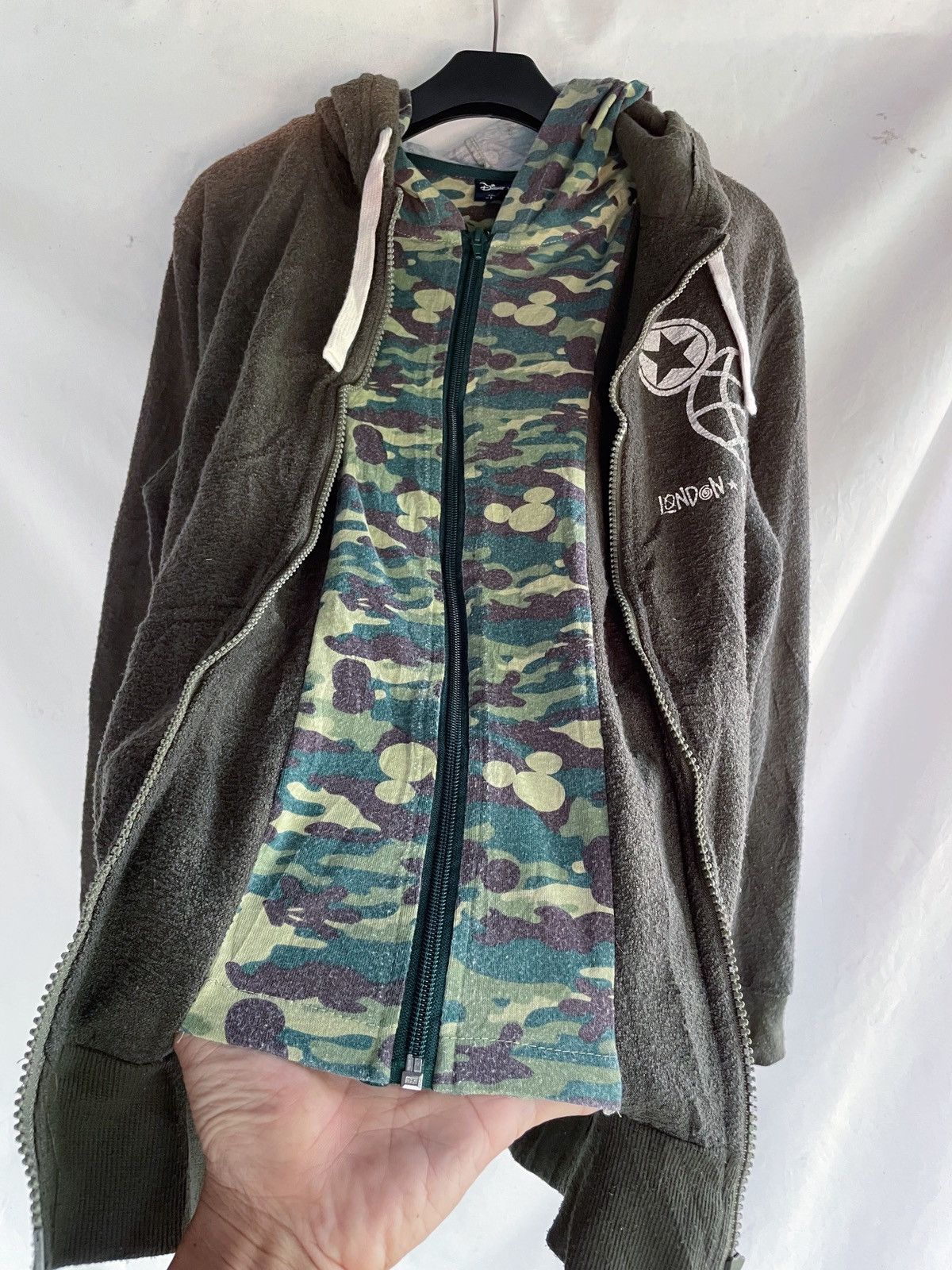 Disney DISNEY MICKEY LONDON HOLLYWOOD TOKYO DOUBLE LAYER ZIP HOODIE Size US M / EU 48-50 / 2 - 2 Thumbnail