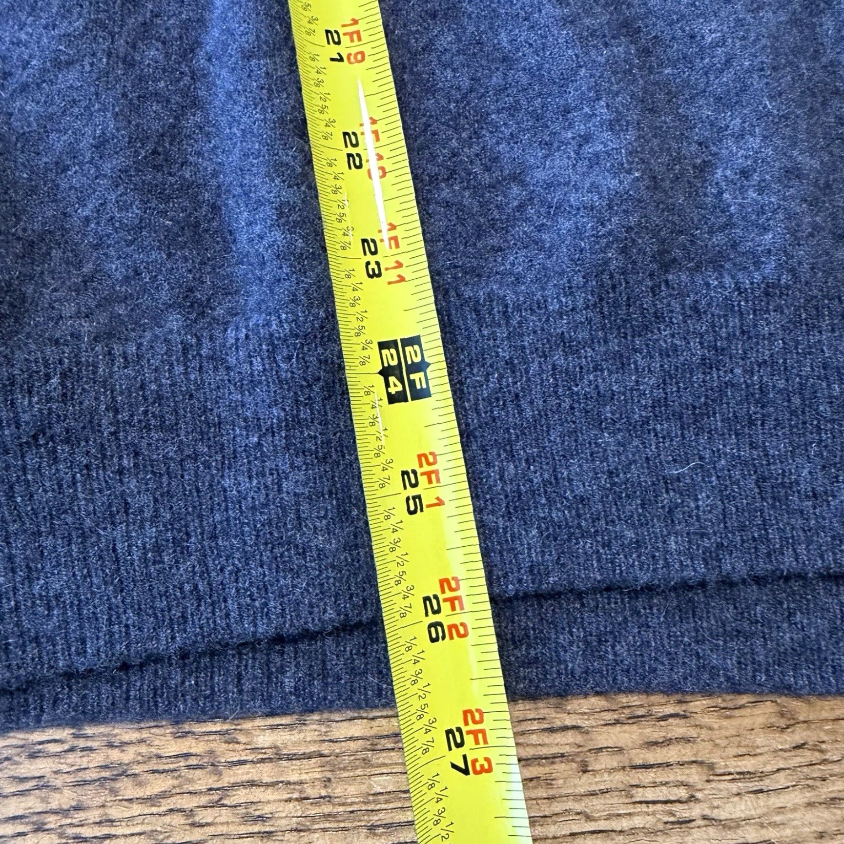 Bloomingdale's Bloomingdale's The Mens Store 100% Casmere Gray Sweater Classic Minimalist Large Pullover V-Neck Knit Knitwear Men's Regular Size L Gray Sweater Size US L / EU 52-54 / 3 - 4 Thumbnail