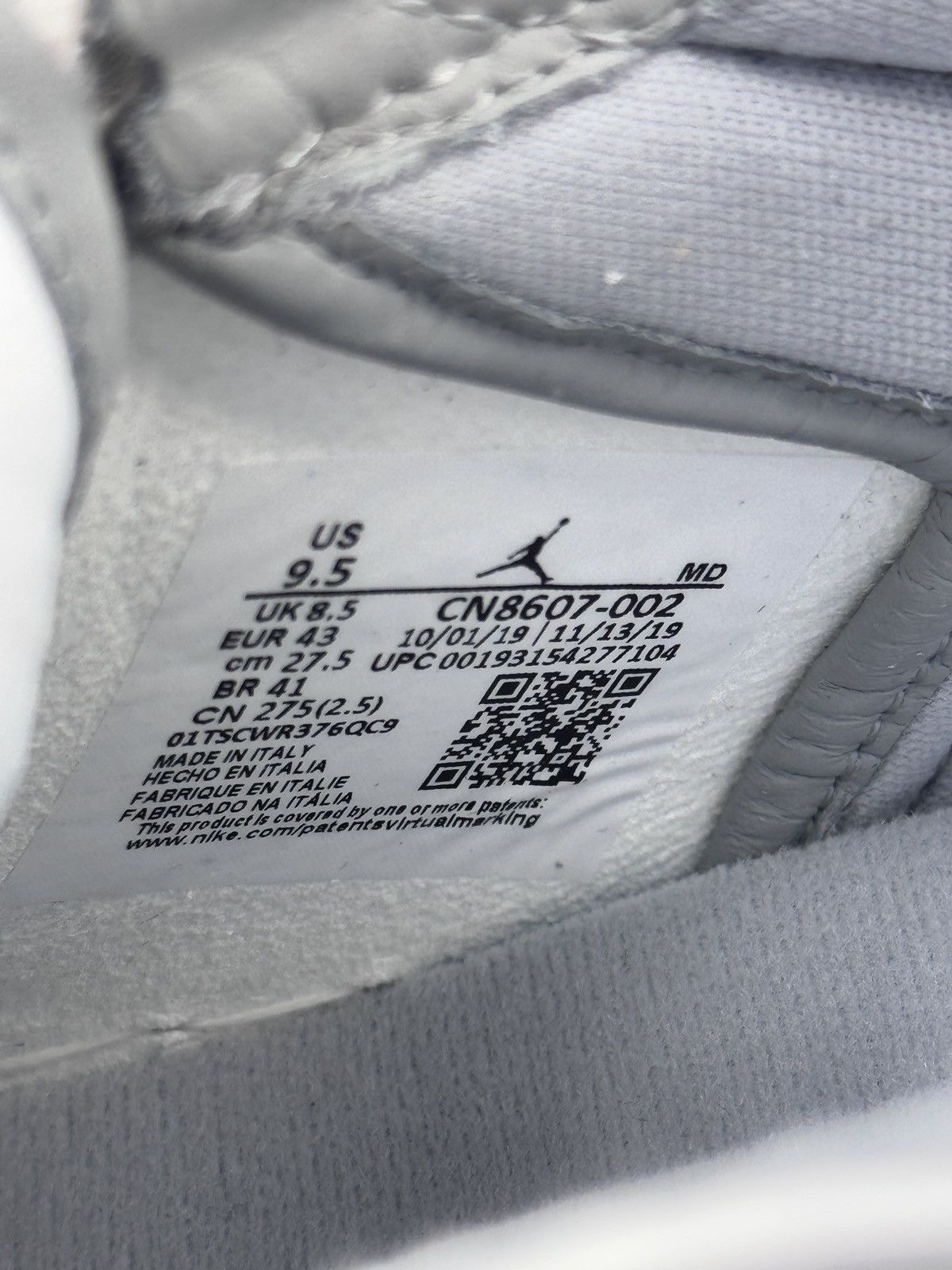 AIR DIOR JORDAN SNEAKERS