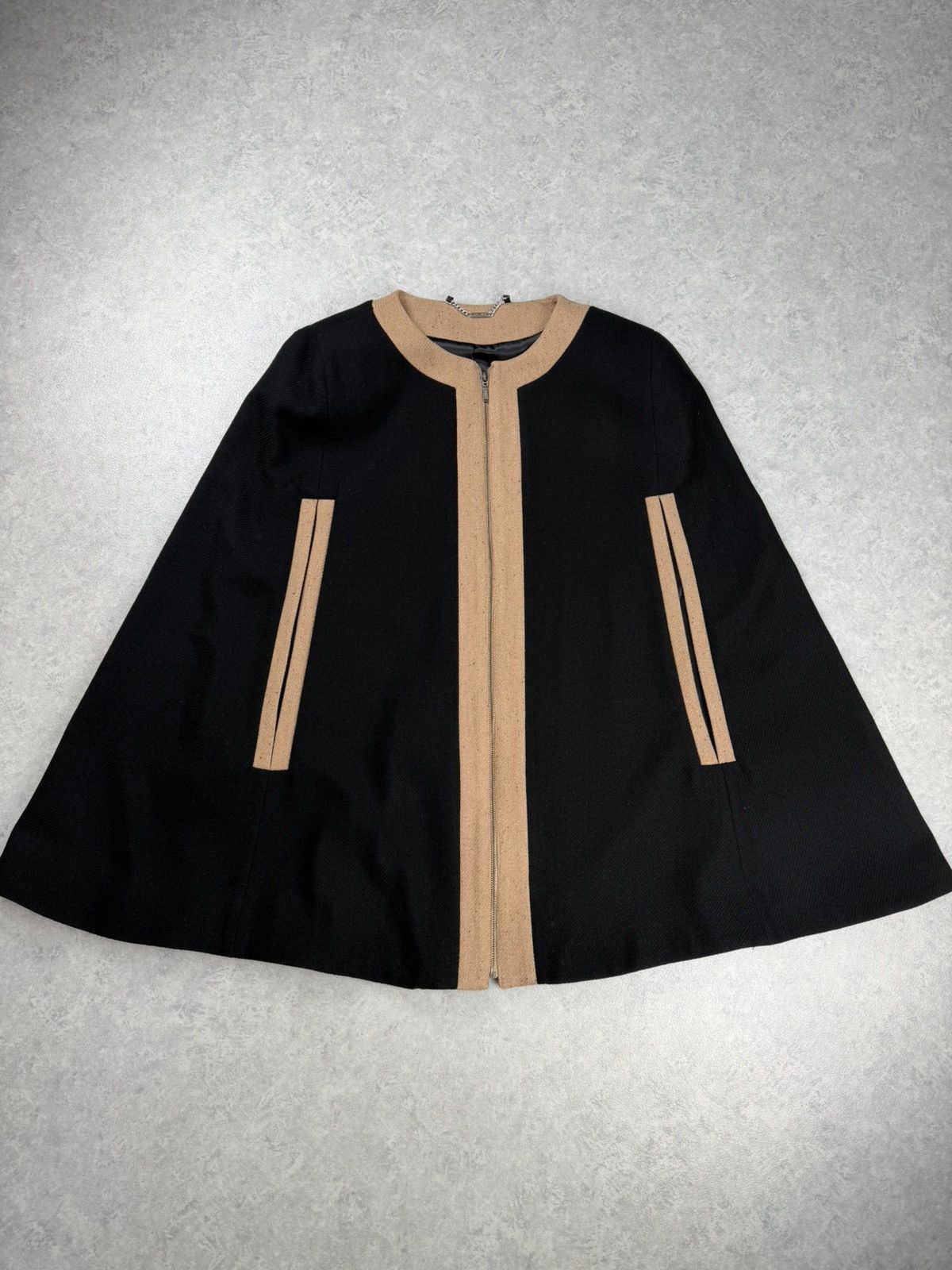 Laura Ashley Laura Ashley Wool Poncho Cape Size L Size L / US 10 / IT 46 - 1 Thumbnail