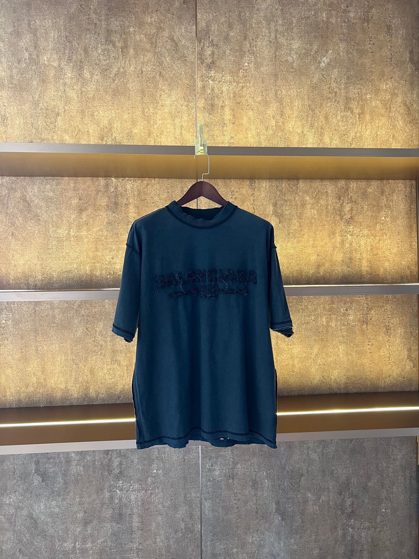 Balenciaga Balenciaga Distressed Short-Sleeve Tee Size US M / EU 48-50 / 2 - 1 Thumbnail