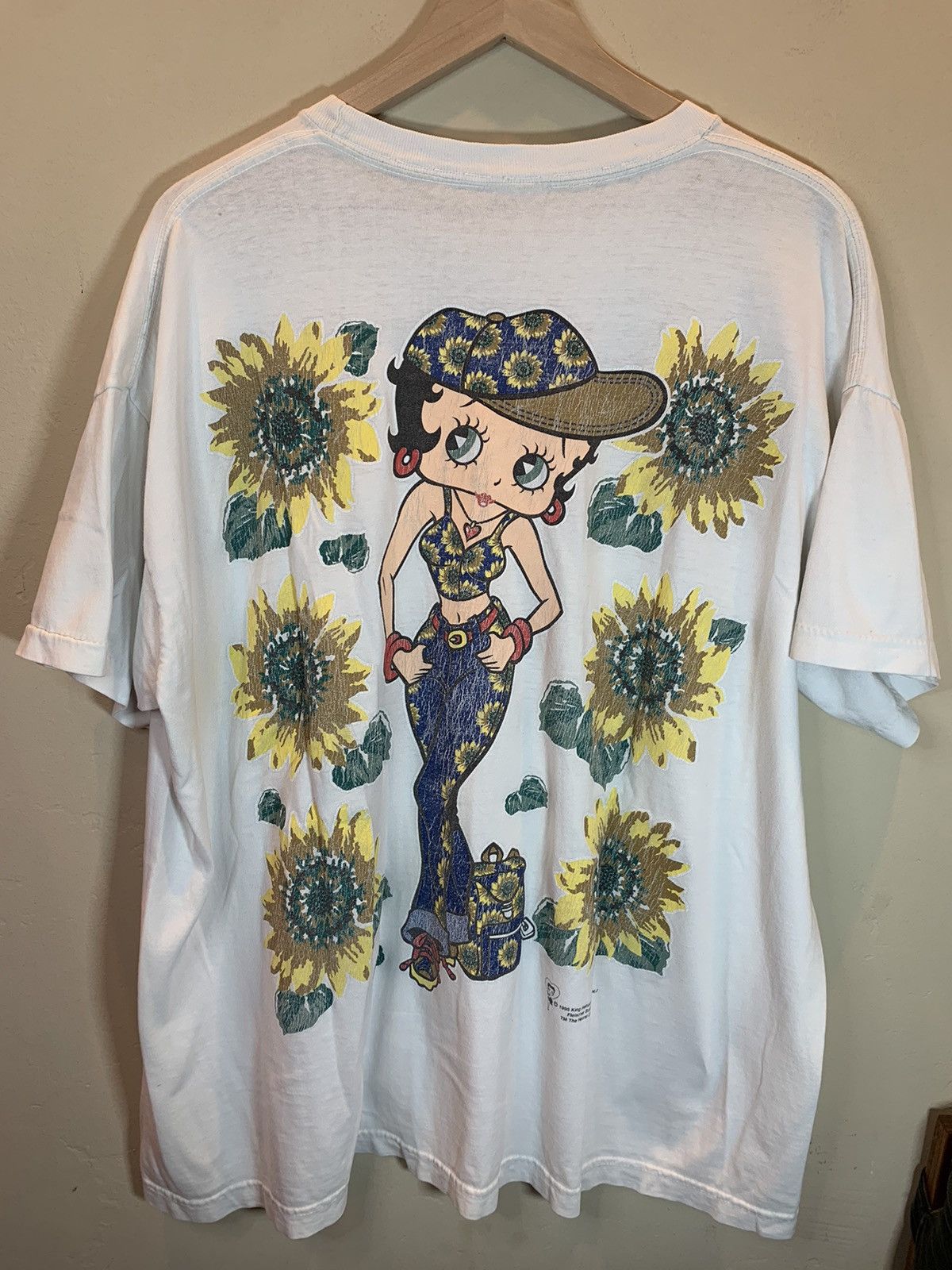 Vintage *RARE* Vintage 1995 Betty Boop Sunflowers Hippie AOP T-Shirt Size US XL / EU 56 / 4 - 2 Thumbnail