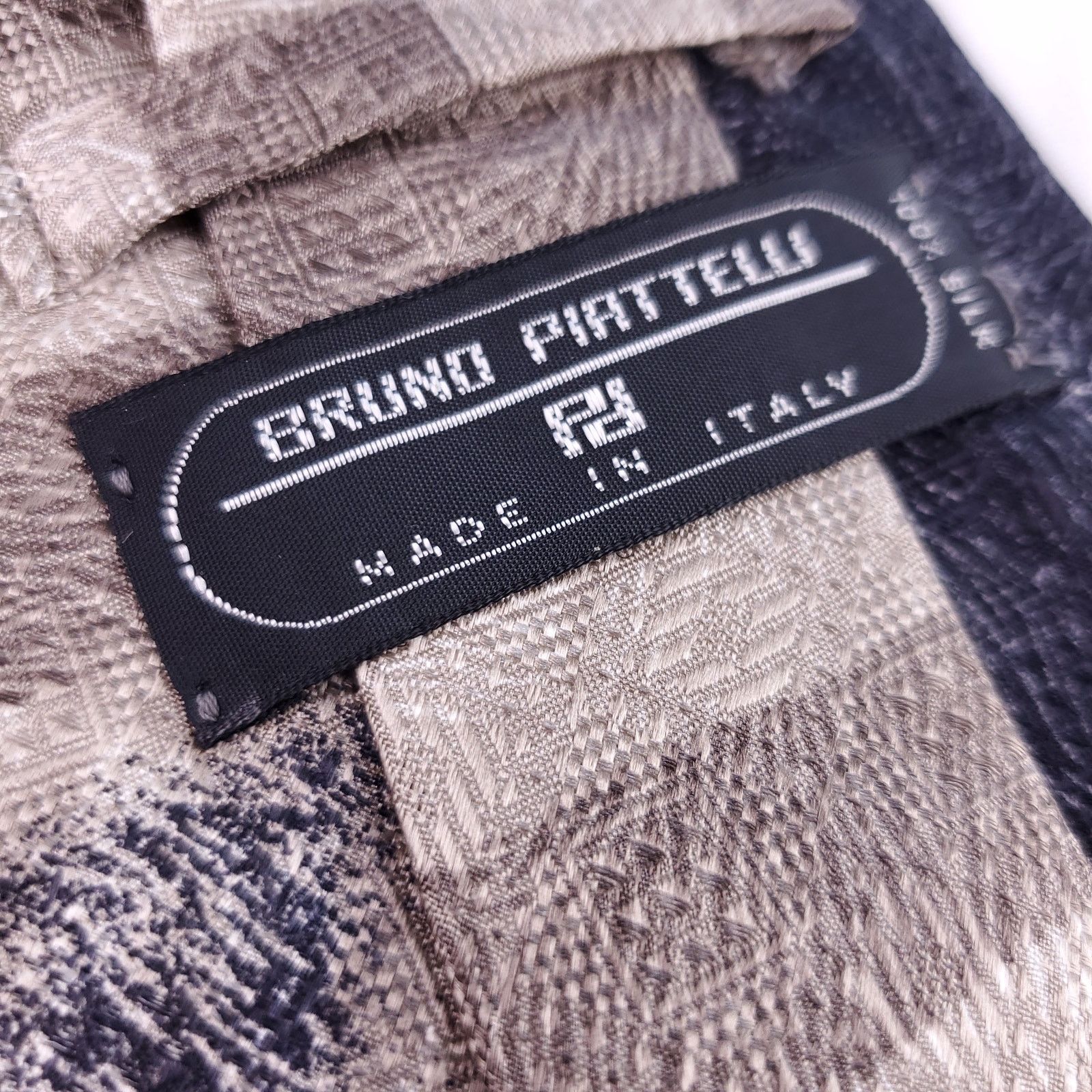 Vintage Vintage Bruno Piatelli Neutral Black Tan Striped Silk Tie Size ONE SIZE - 3 Thumbnail