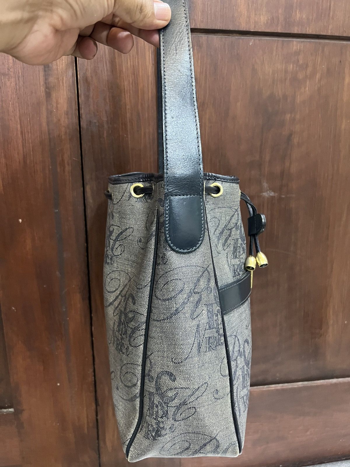 Genuine Leather Nina Ricci Paris Leather Crossbody/Sling Bag Size ONE SIZE - 5 Thumbnail