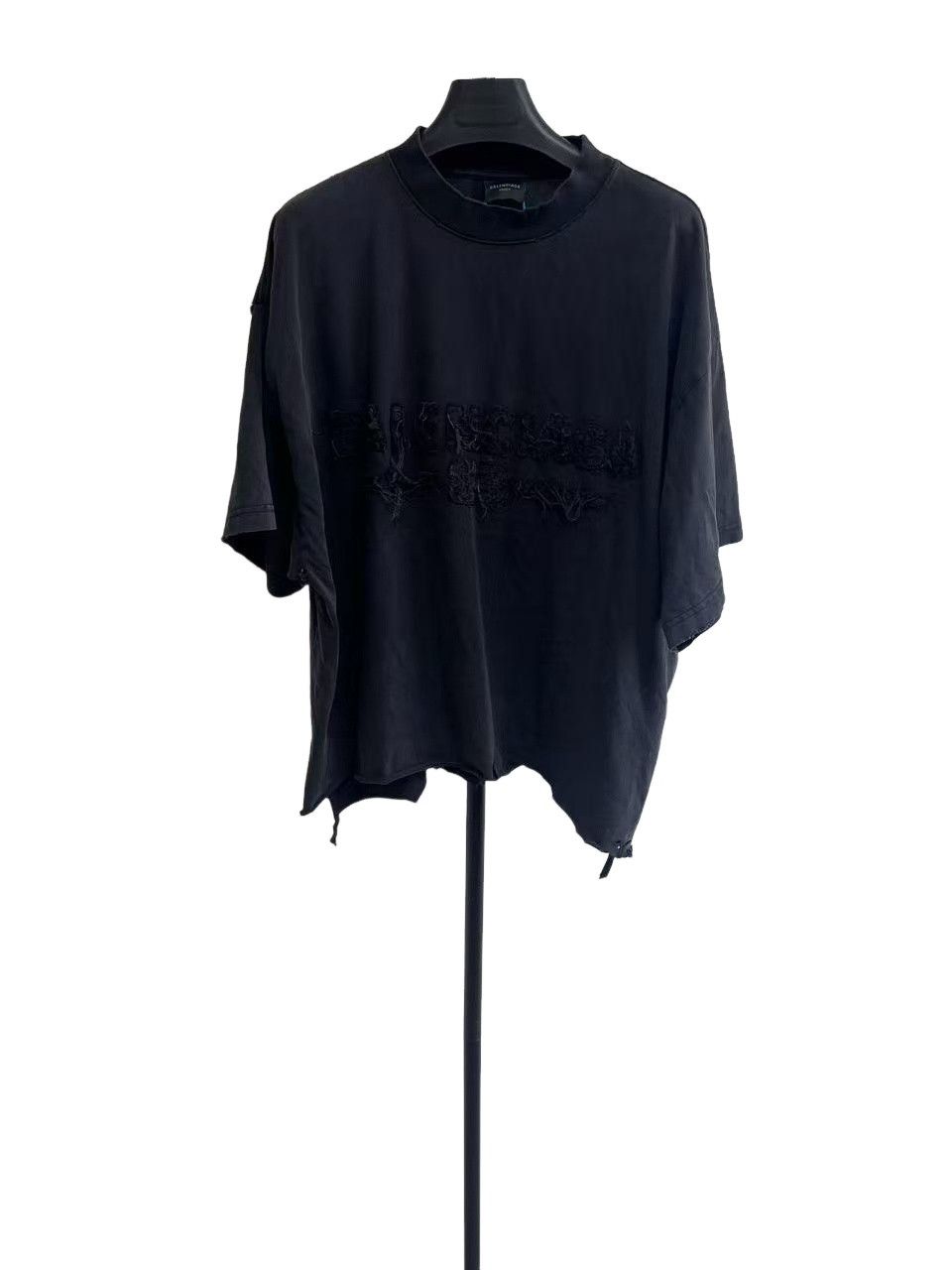 Balenciaga Balenciaga Distressed Logo T-Shirt Size 2 Size US M / EU 48-50 / 2 - 1 Thumbnail