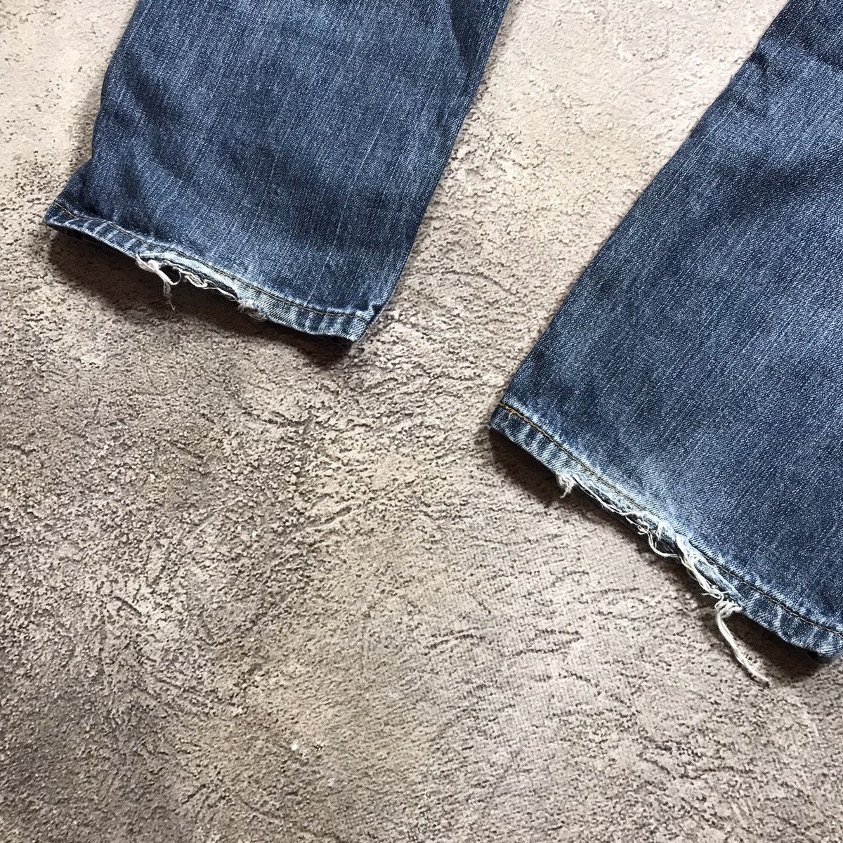 Vintage Vintage 90s Levis Distressed Baggy Jeans Thrashed Grunge 32 Size US 32 / EU 48 - 7 Thumbnail