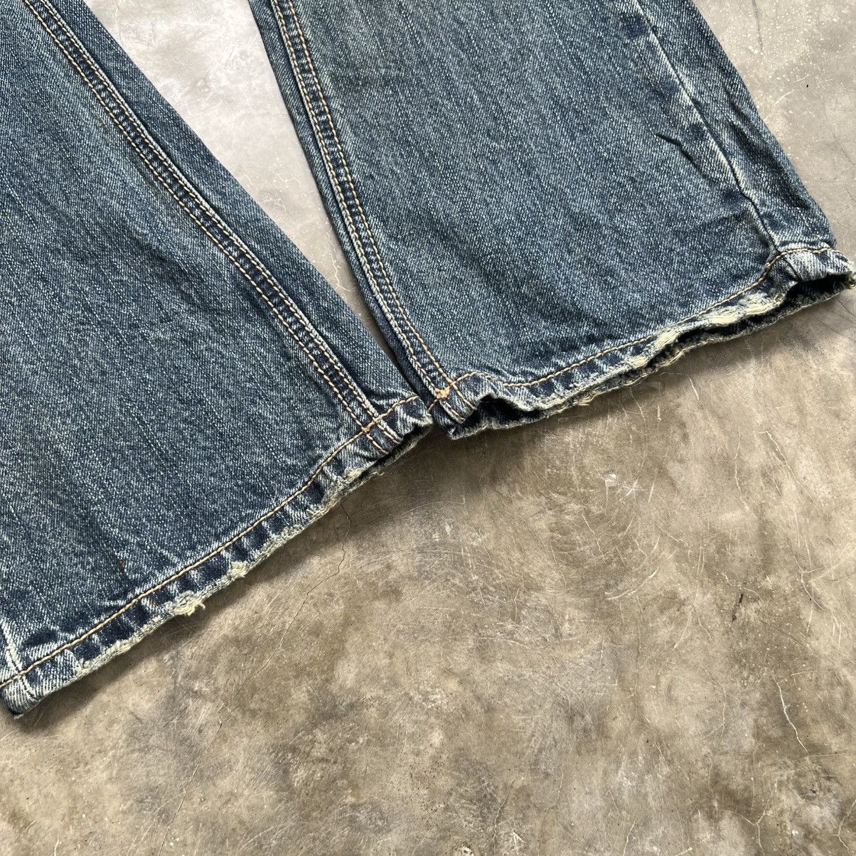 Le Grande Bleu (L.G.B.) 2000s LGB Style Studed Distressed Flare Jeans Size US 29 - 11 Thumbnail