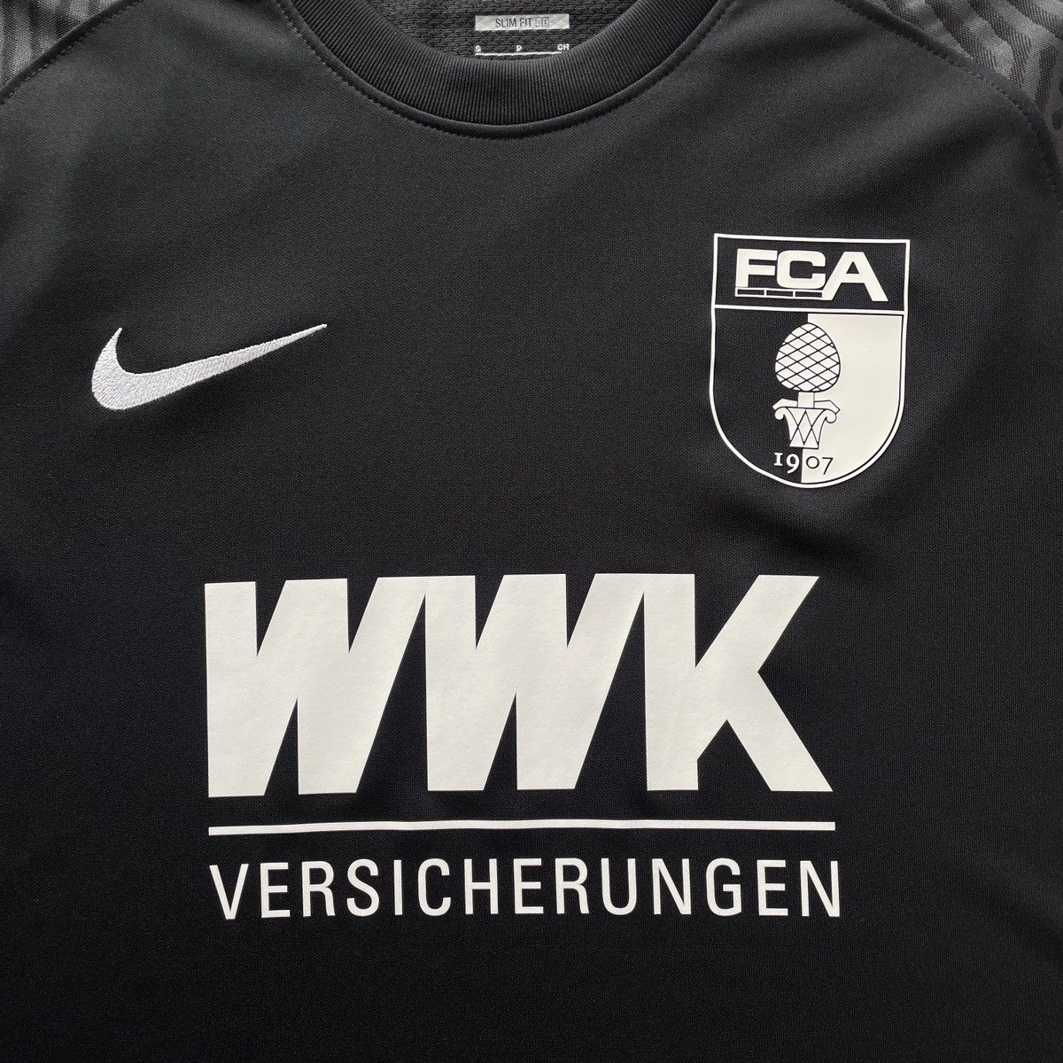 Nike FC Augsburg Third Nike Men’s Jersey Shirt 2021/2022 size S Size US S / EU 44-46 / 1 - 2 Thumbnail