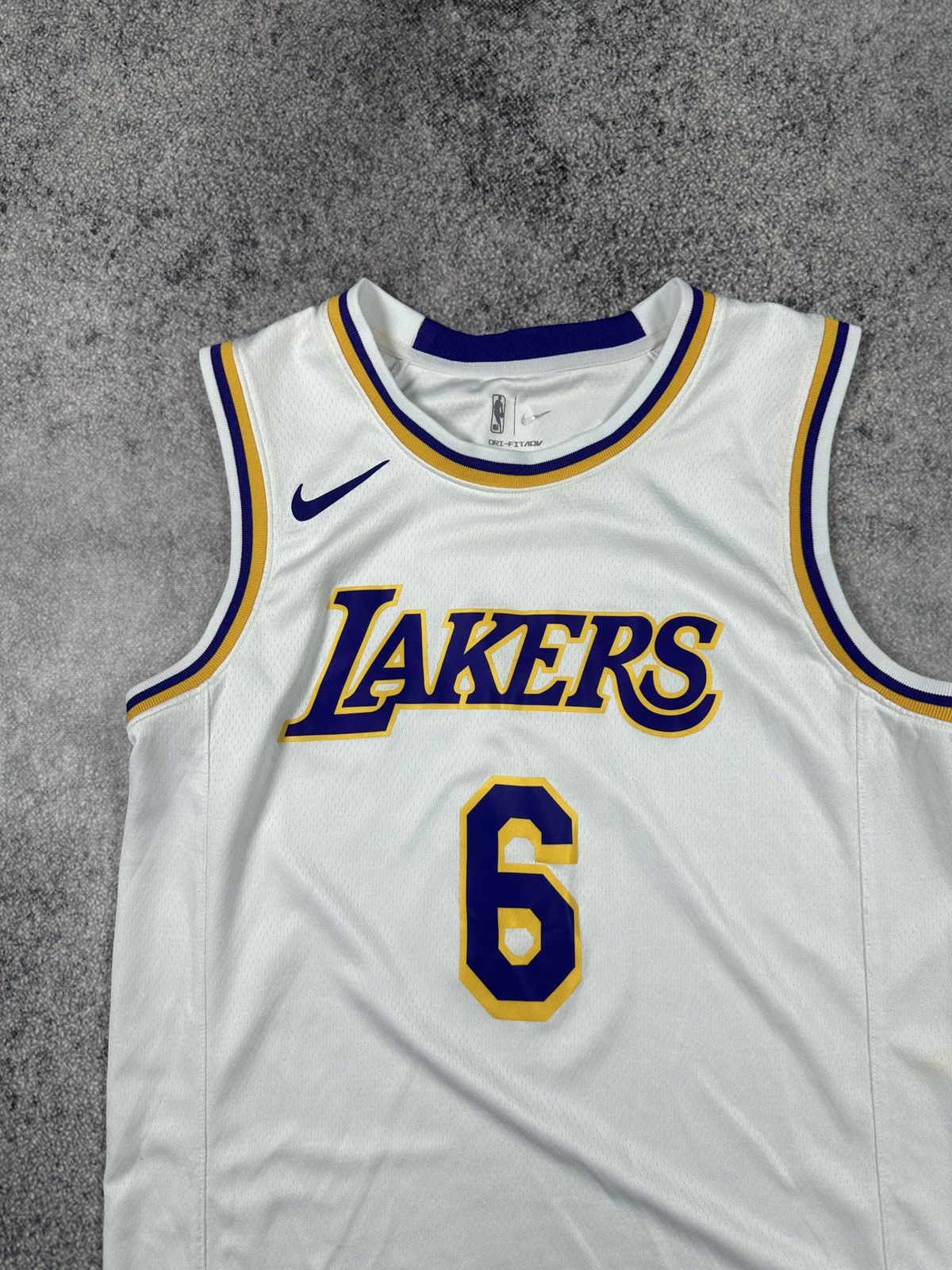 NBA Nike 6 James Lakers Logo Jersey Streetwear Rare USA NBA M Size US M / EU 48-50 / 2 - 2 Thumbnail