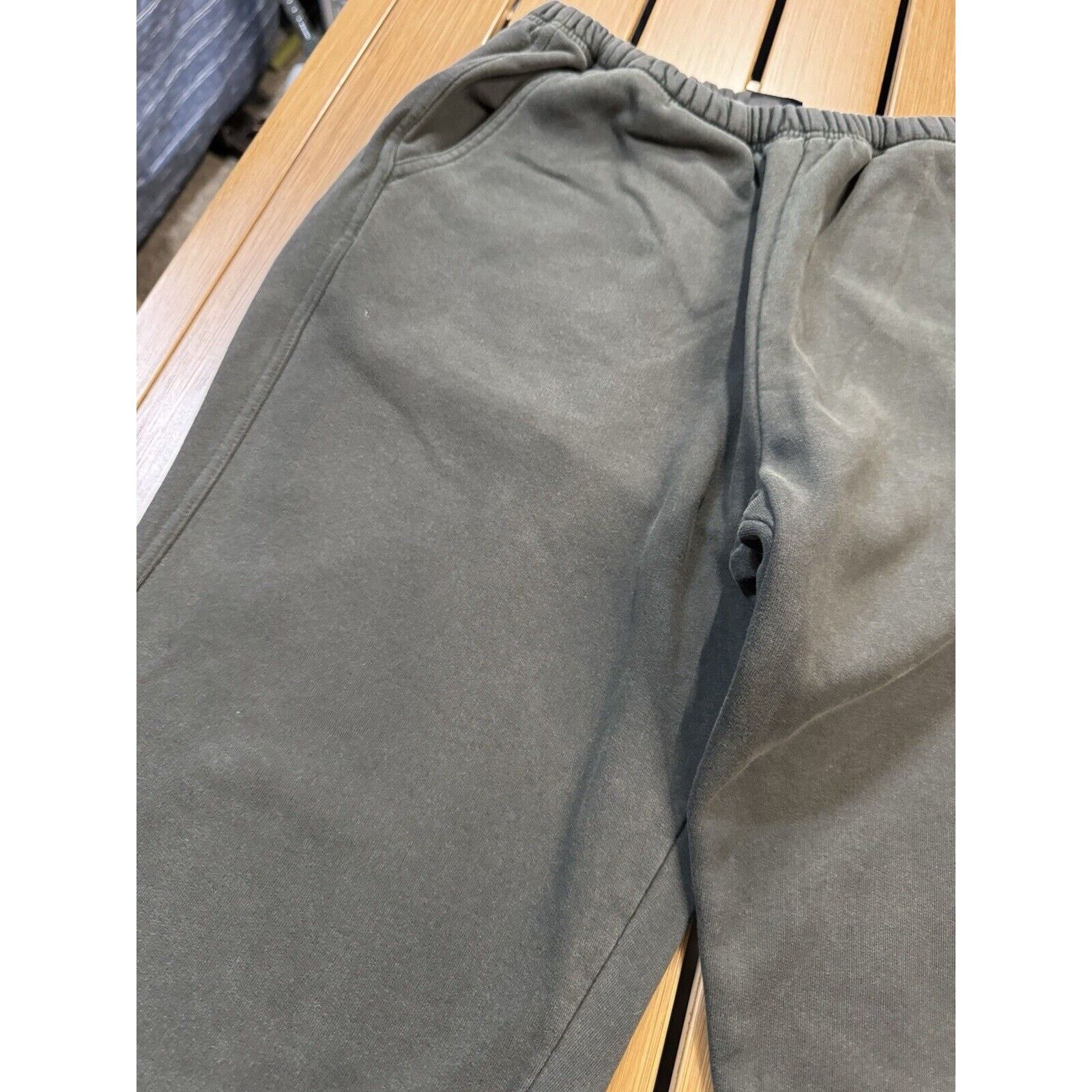 Nike Vintage Y2k Nike Large Baggy Skater ( STAINS/ FLAWS ) Size US 38 / EU 54 - 11 Thumbnail