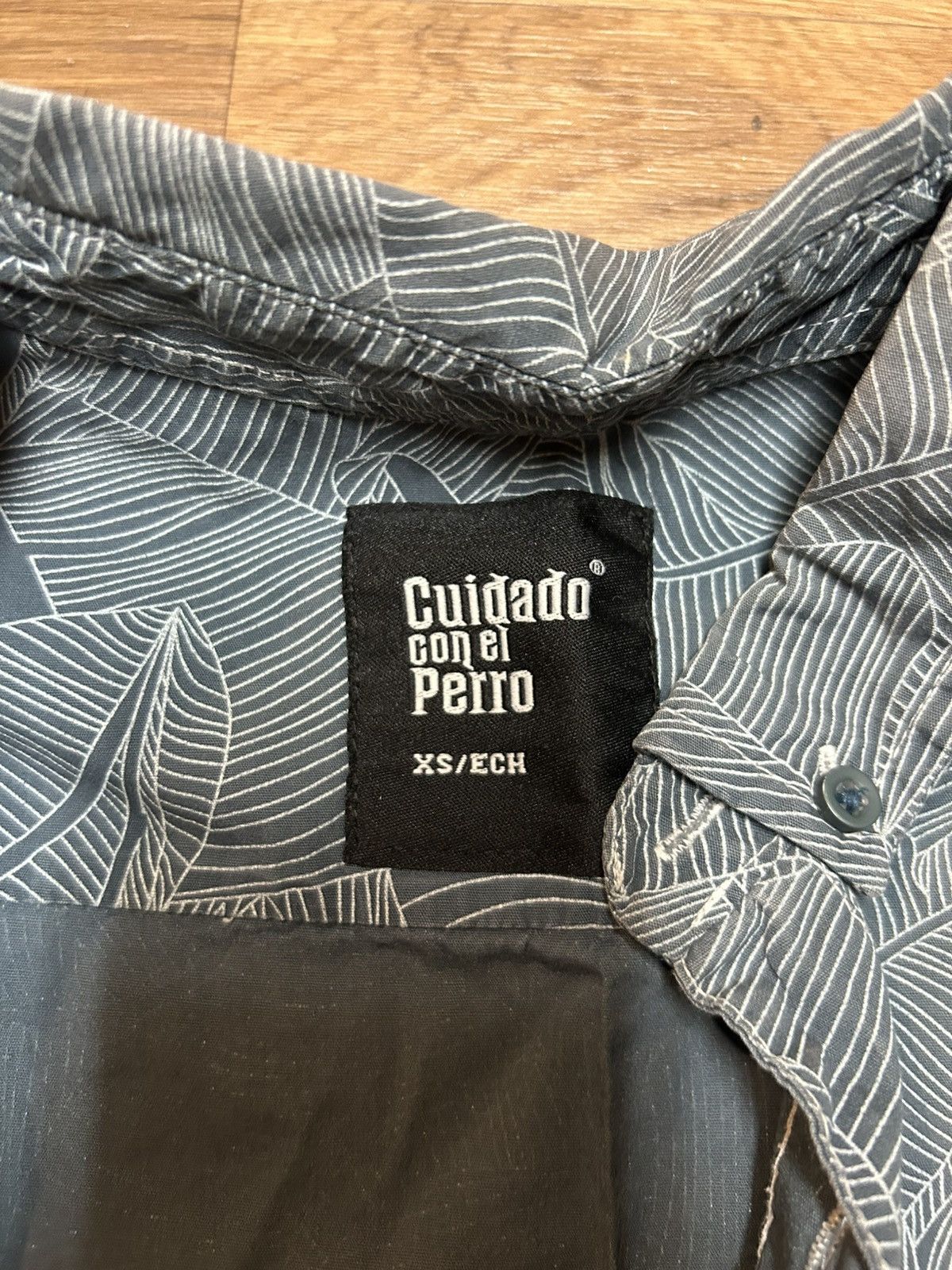 Other Cuidado con el Perro Men's Leaf Pattern Collared Button Up Size US XS / EU 42 / 0 - 3 Thumbnail