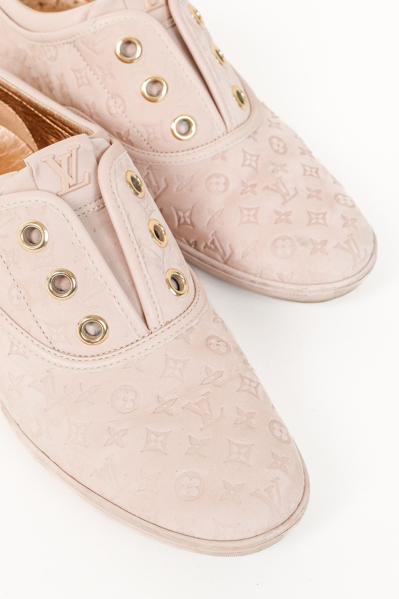 Louis Vuitton Louis Vuitton Popincourt Monogram Embossed Nubuck Sneakers Size US 5 / IT 35 - 6 Thumbnail