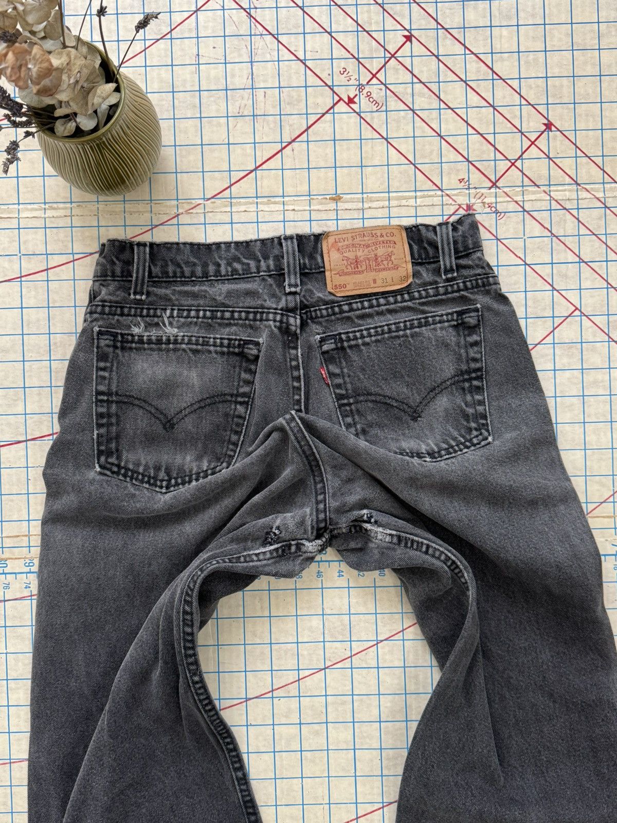 Levi's × Vintage Vintage 90’s Levi’s 550 Relaxed Fit Tapered Leg Faded Black Size US 30 / EU 46 - 13 Thumbnail