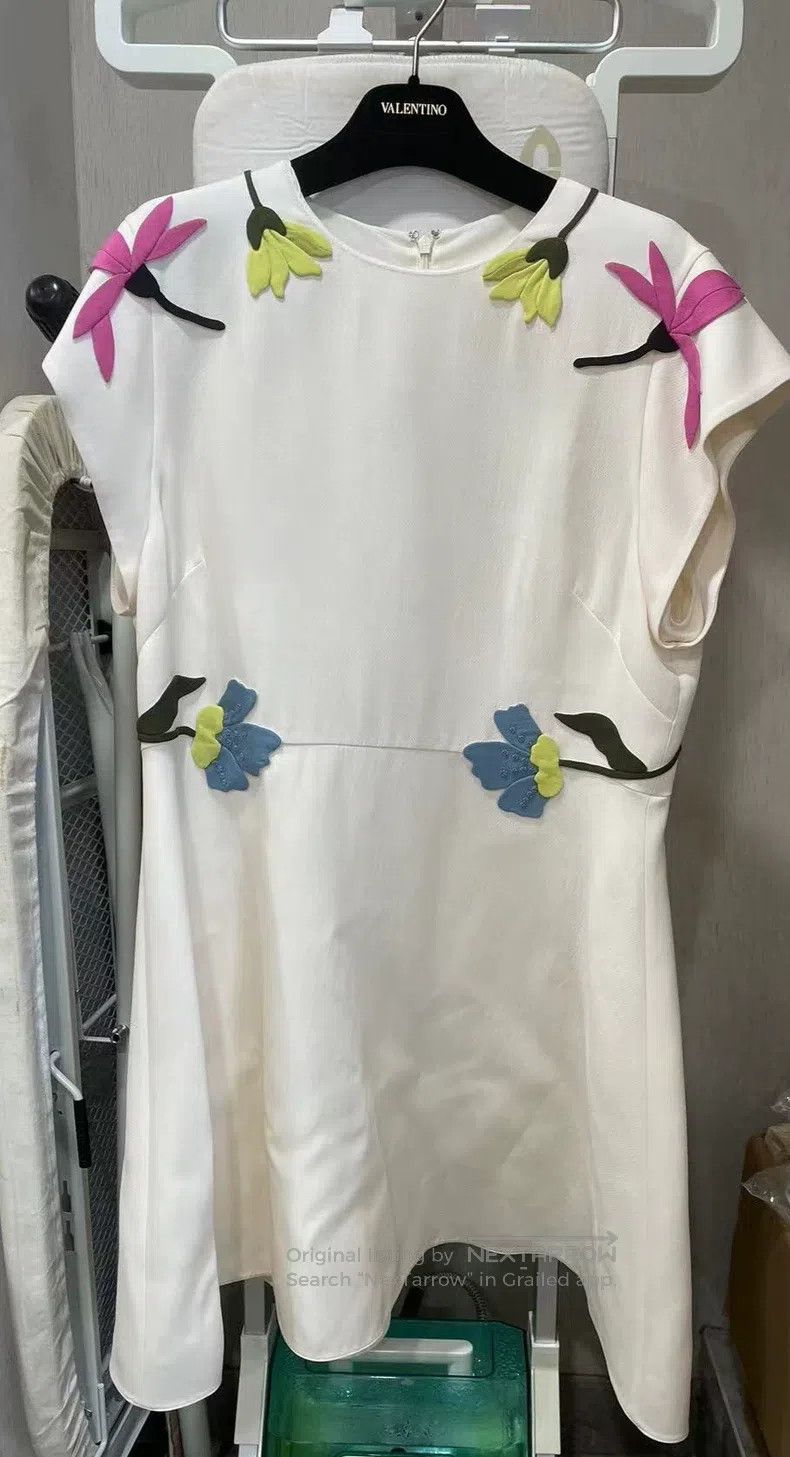 Valentino Valentino Three-dimensional floral dress Size M / US 6-8 / IT 42-44 - 1 Thumbnail