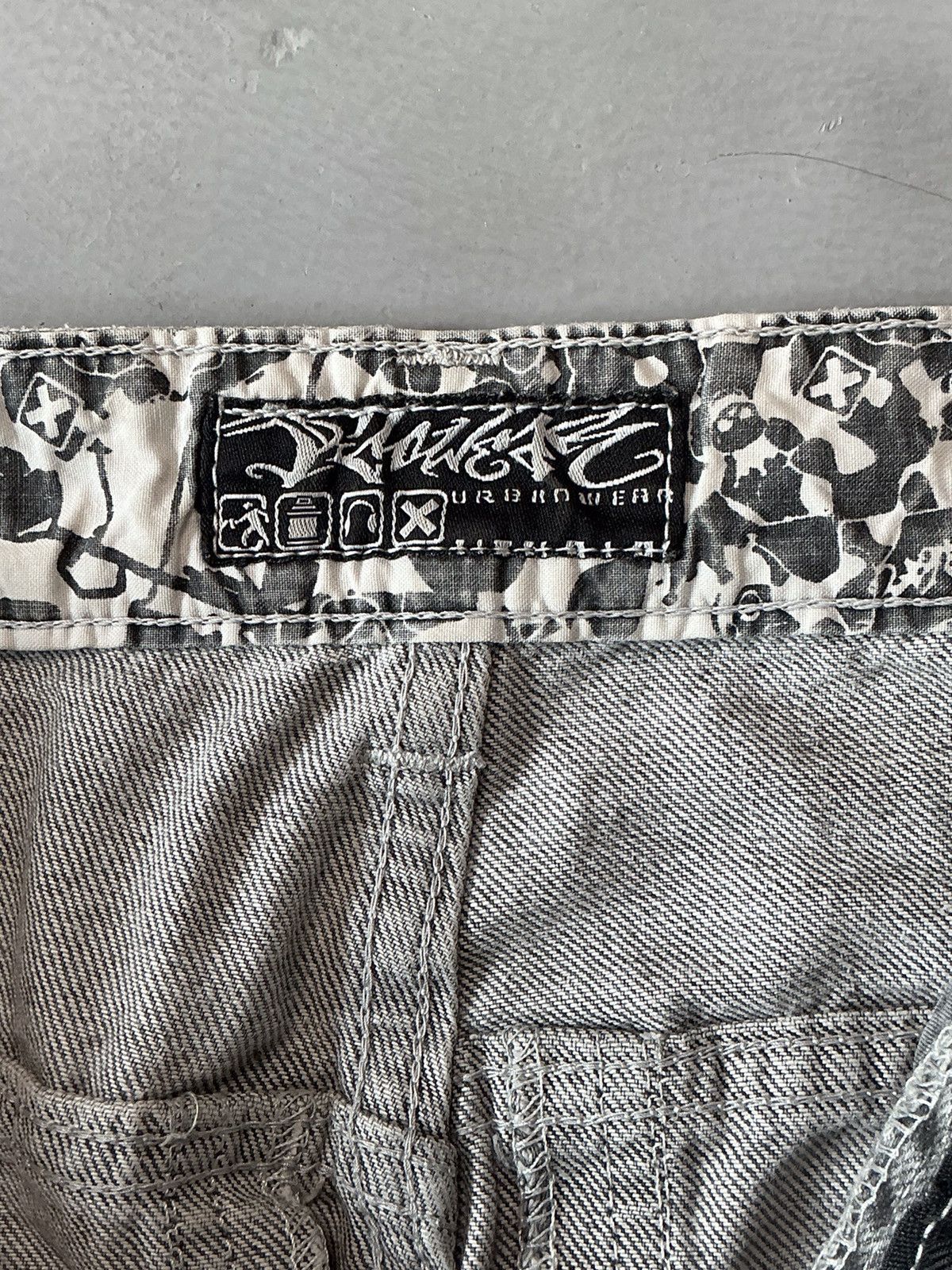 Other Vintage hip hop embroidered denim Size US 30 / EU 46 - 9 Thumbnail