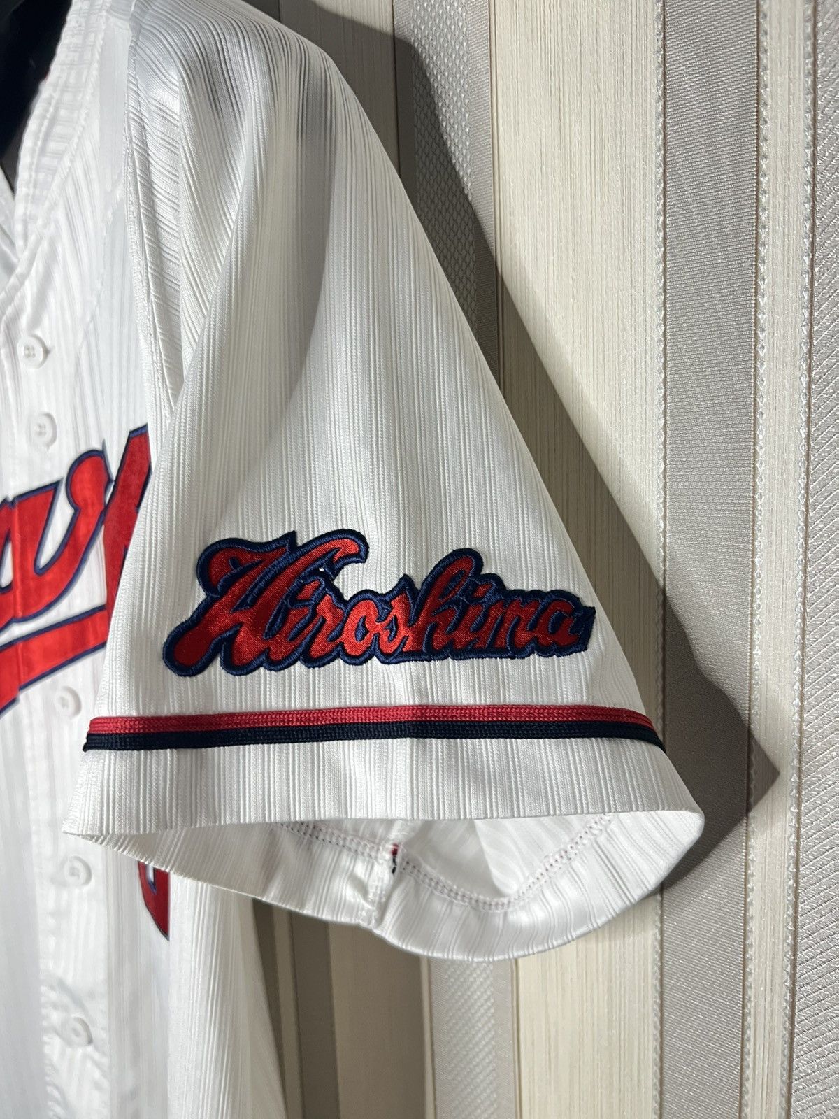 Mizuno Hiroshima Toyo Carp Mizuno Baseball Jersey #19 Nomura Size US M / EU 48-50 / 2 - 3 Thumbnail
