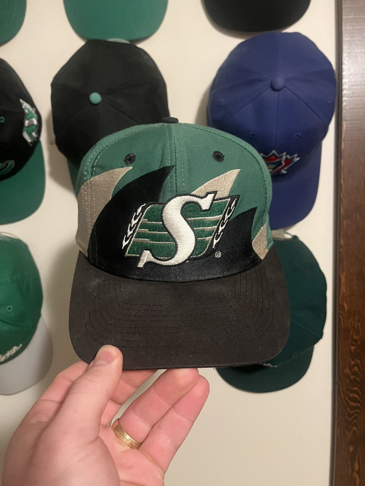 Logo Atheltic Saskatchewan Roughriders Sharktooth snapback