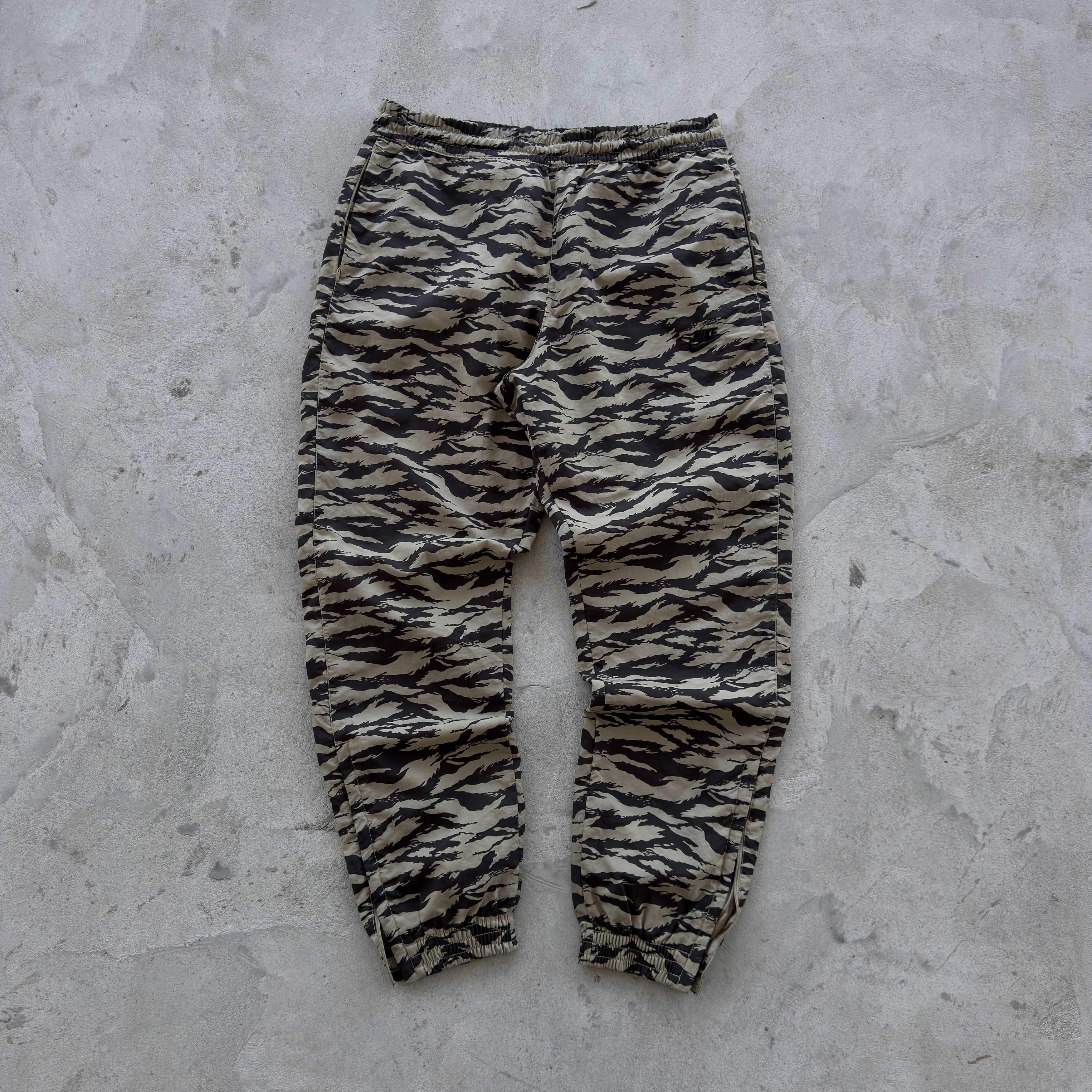 Nike Nike Tiger Camo Track Pants Big Logo Swoosh Back Size US 32 / EU 48 - 2 Thumbnail