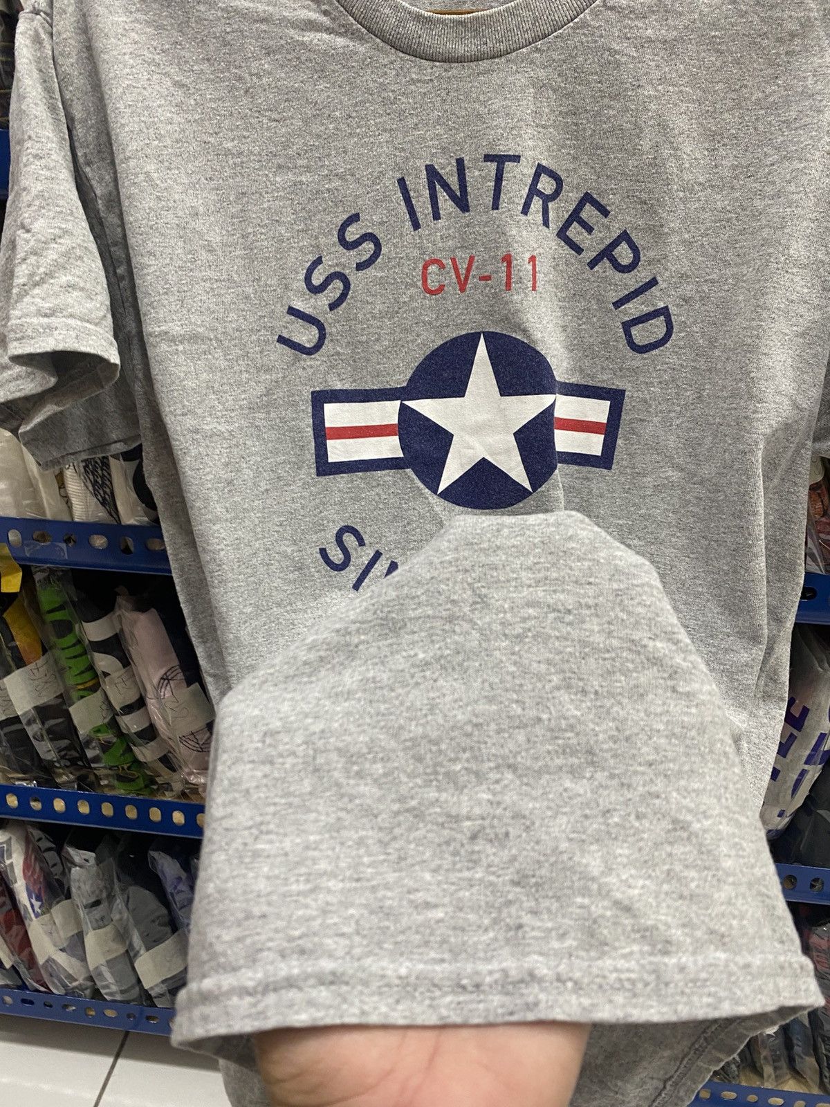 Avirex USS INTREPID SINCE 1943 TSHIRT Size US M / EU 48-50 / 2 - 6 Thumbnail