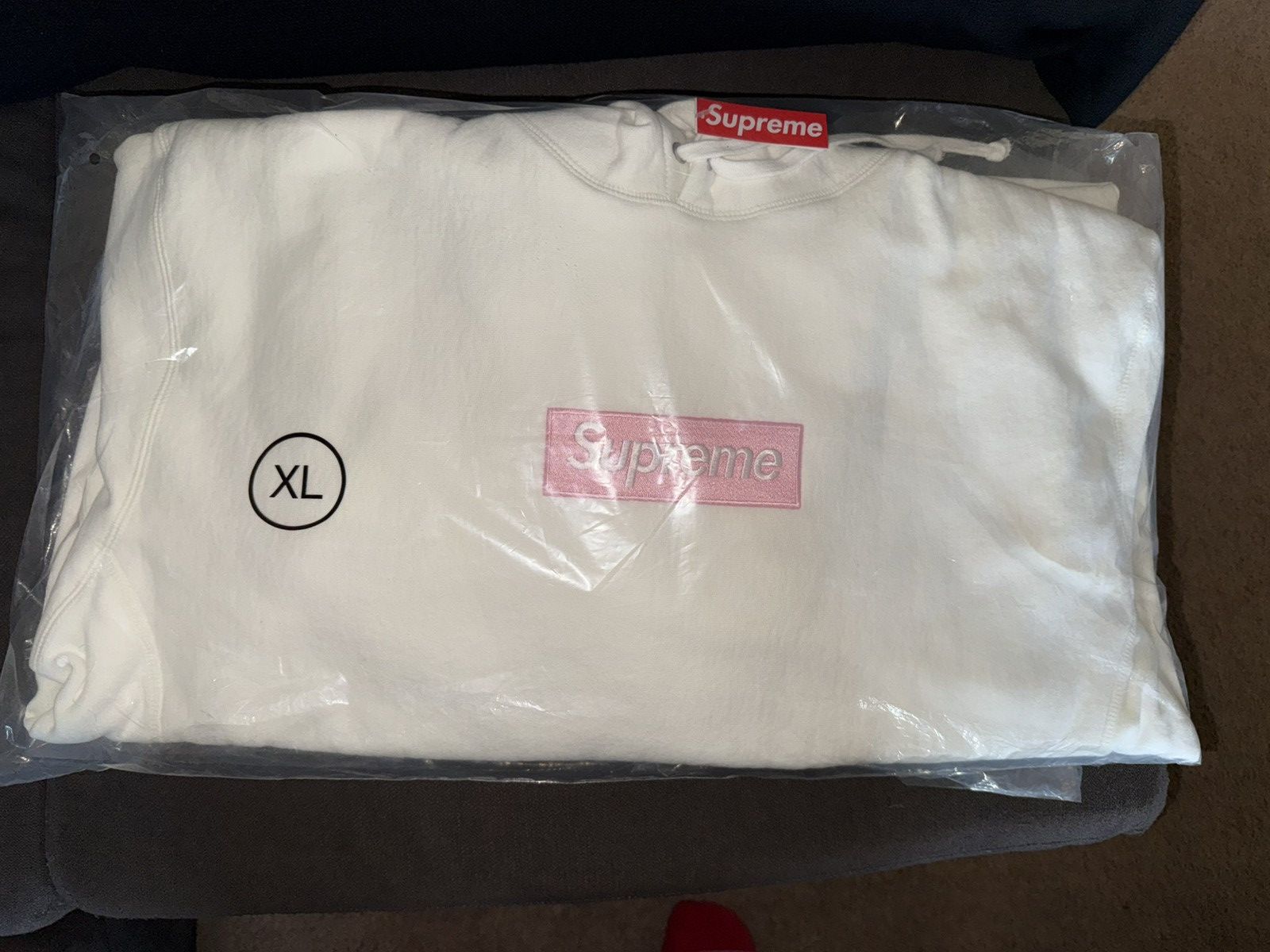 Supreme Supreme White/Pink Box Logo Sweatshirt Size US XL / EU 56 / 4 - 2 Thumbnail