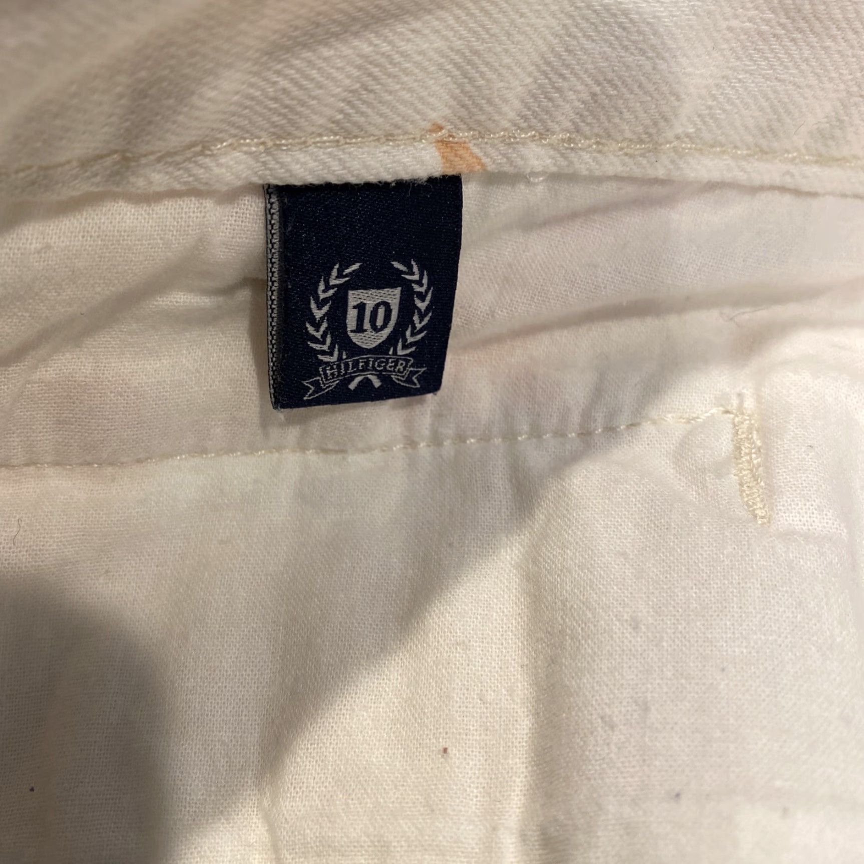 Tommy Hilfiger VINTAGE Tommy Hilfiger Floral Button Down Skirt Women’s Size 10 Pockets White Cotton Blend Short 1990s Summer Men/Women? Size 32" / US 10 / IT 46 - 7 Thumbnail