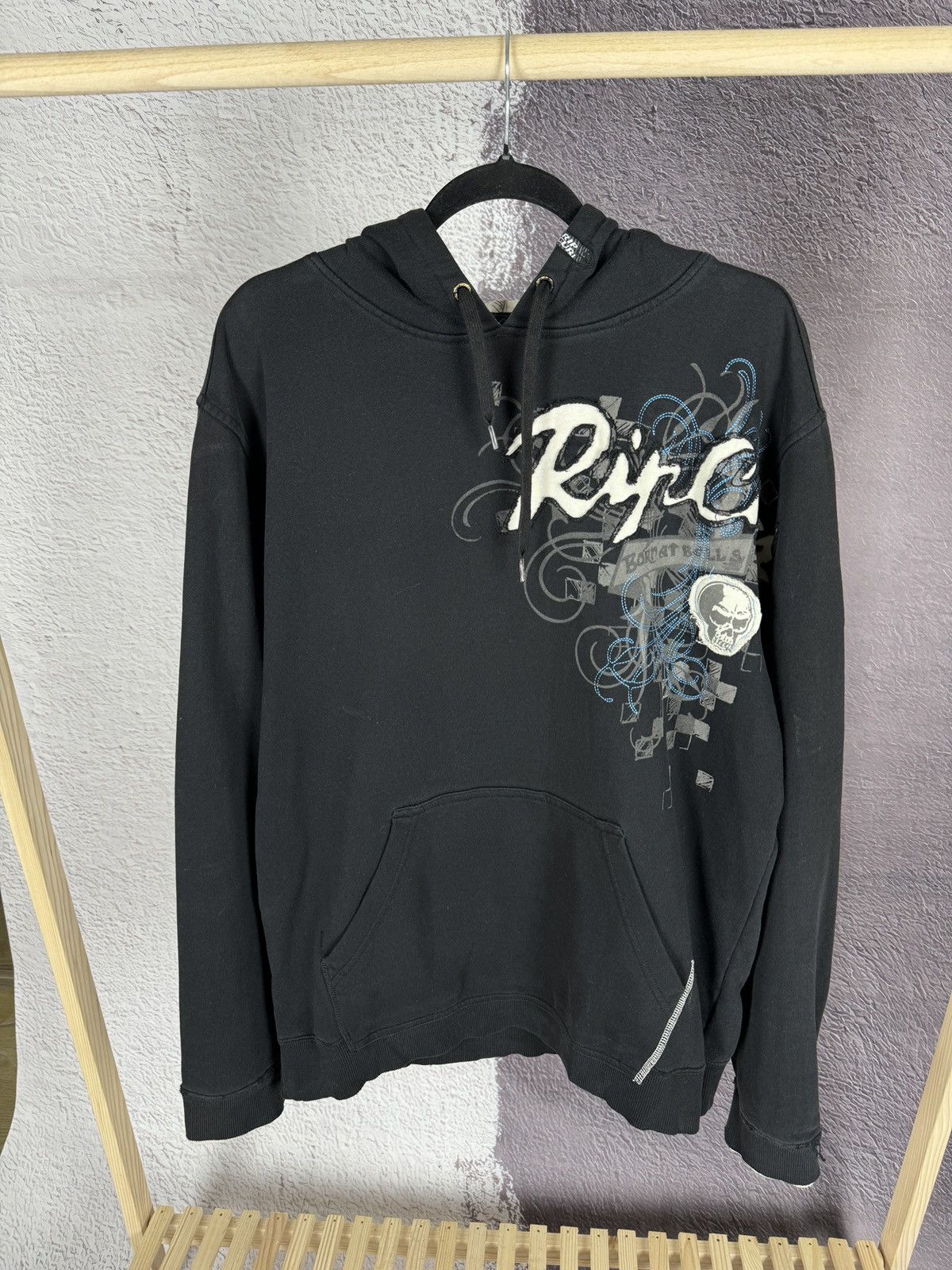 Rip Curl Rip Curl vintage big logo trashed distressed big logo hoodie Size US L / EU 52-54 / 3 - 2 Thumbnail