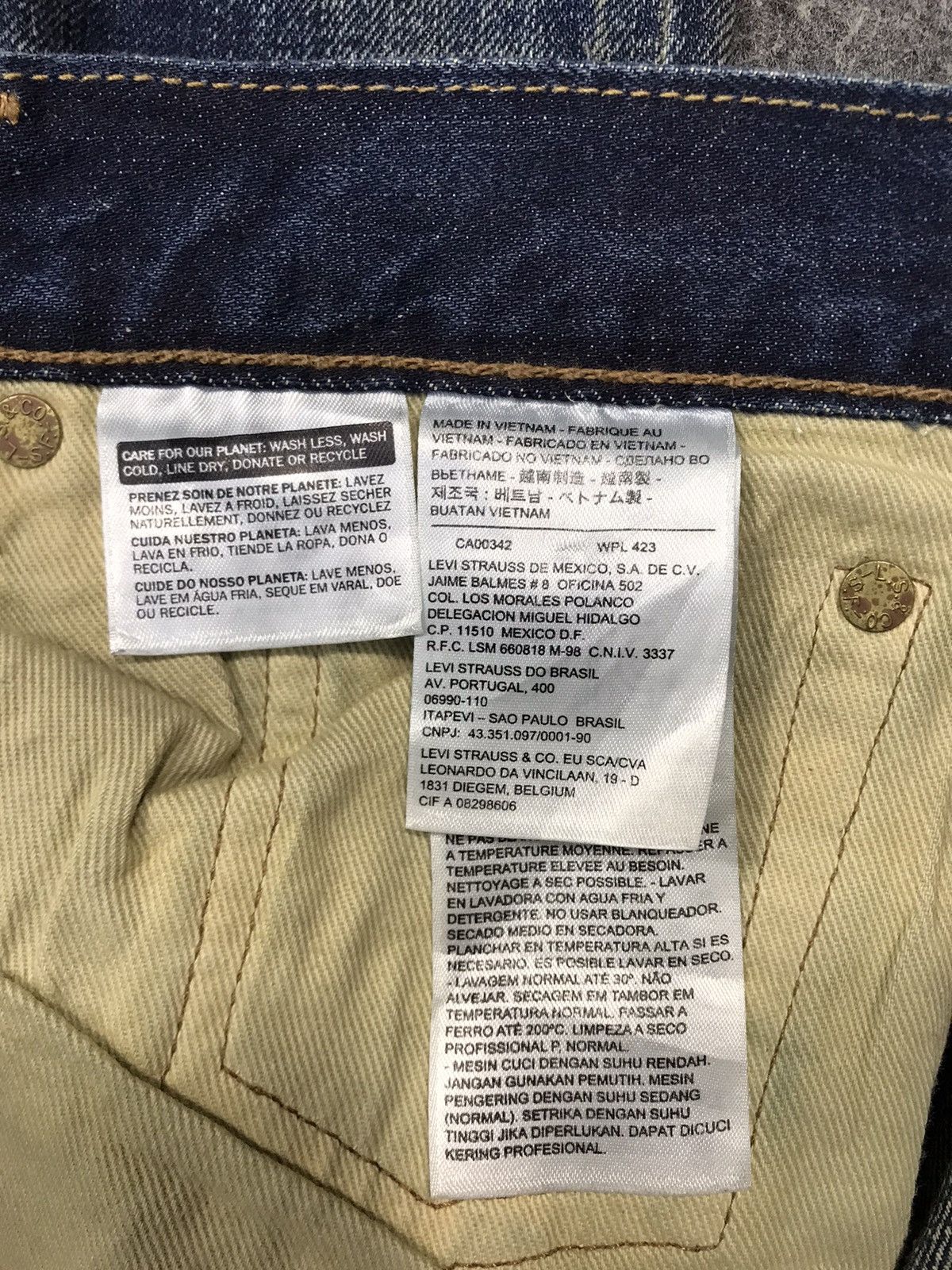 Levi's Vintage Clothing Levi's Lot 501 Button Fly Natural Faded Whisker Denim Jeans Size US 40 / EU 56 - 10 Thumbnail