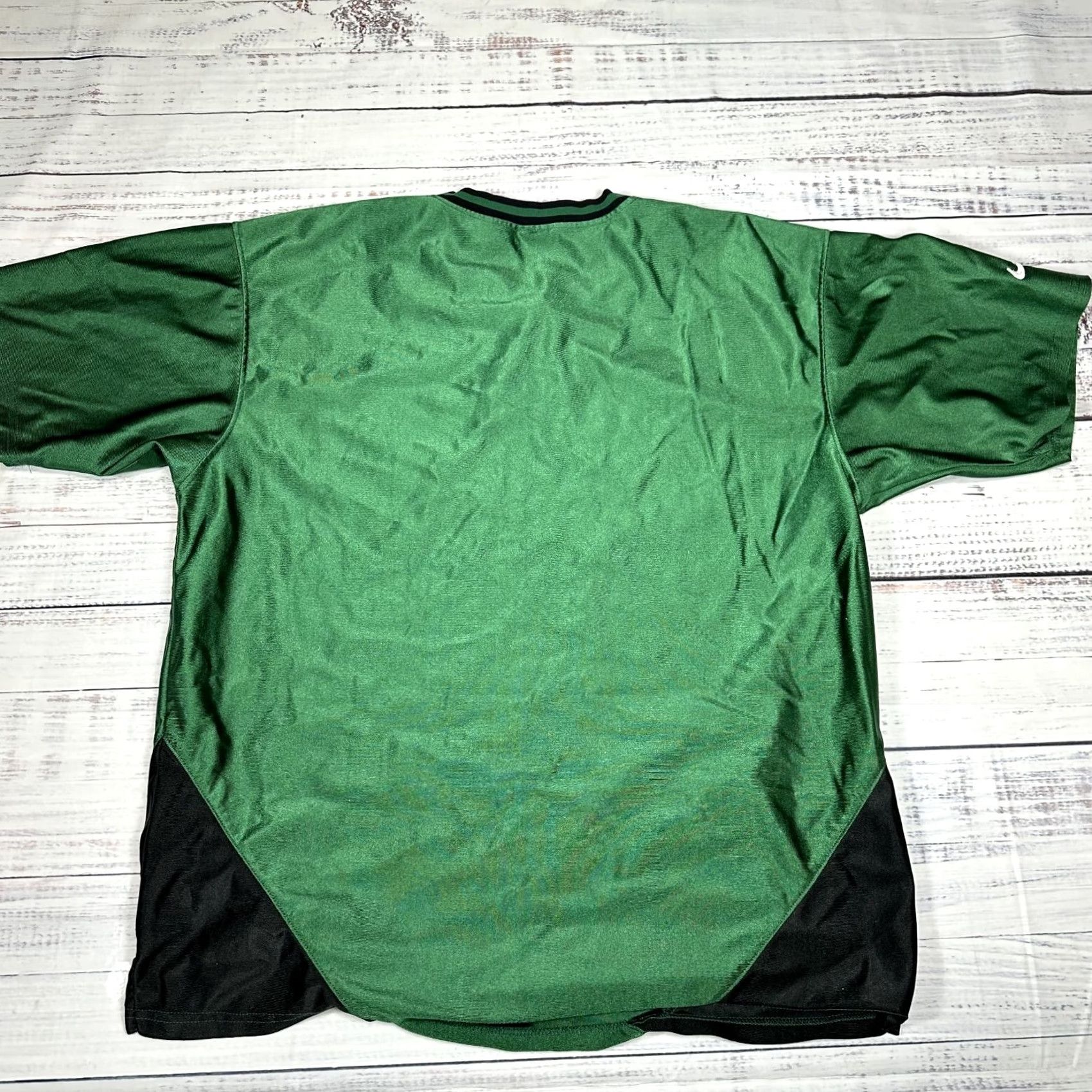 Nike VINTAGE Nike Women's T-Shirt Hillcrest Made In USA Nylon Sz XL Green Shirt Womens 80s 90s Concert Football? Size XL / US 12-14 / IT 48-50 - 3 Thumbnail