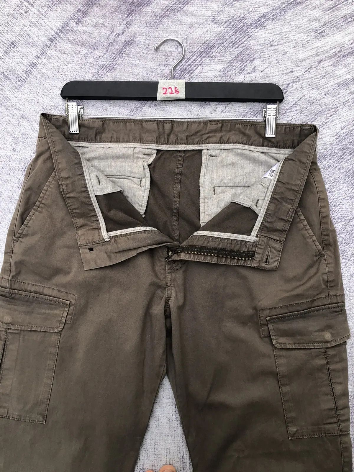 Designer × Japanese Brand Japanesebrand Uniqlo Faded Olive Multipocket W35xL40 Size US 35 - 7 Thumbnail