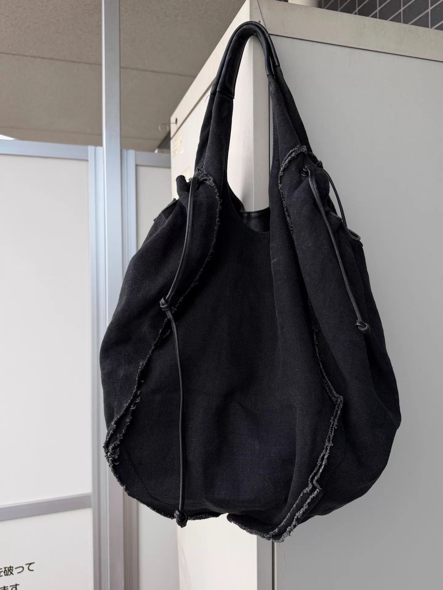 Yohji Yamamoto Yohji Yamamoto Noir Linen Raw-Edge Pleated Leather Tote Size ONE SIZE - 5 Thumbnail