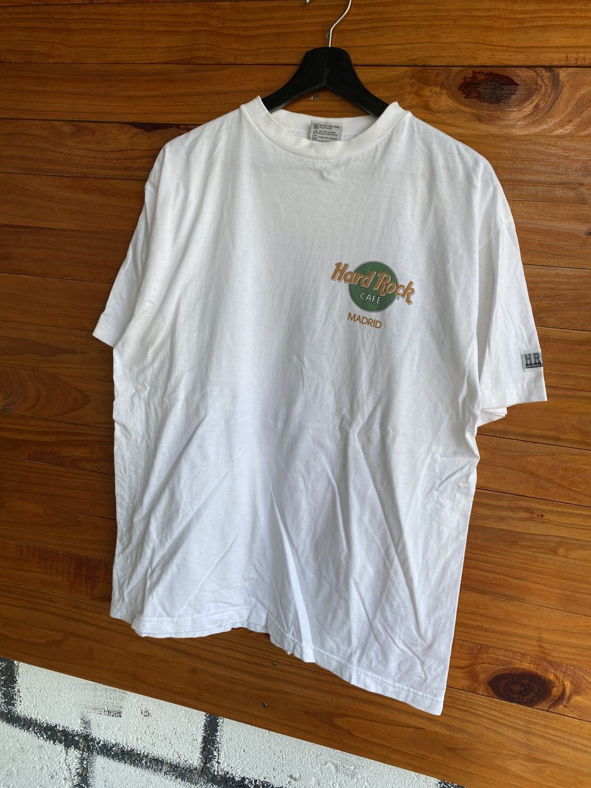 Hard Rock Cafe Vintage Hard Rock Cafe Madrid Heavy Tee White T-Shirt 1990s Size US M / EU 48-50 / 2 - 10 Thumbnail