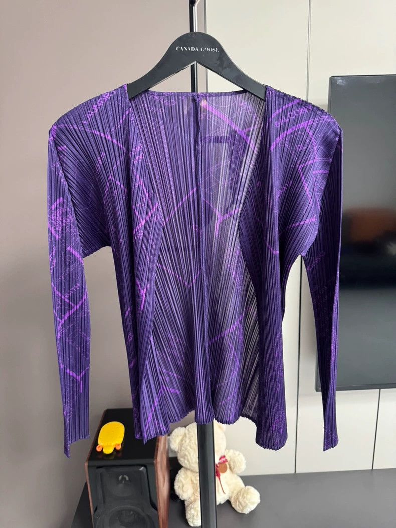 Issey Miyake Issey Miyake size:3 A purple floor plan of an ancient buil Size S / US 4 / IT 40 - 1 Thumbnail