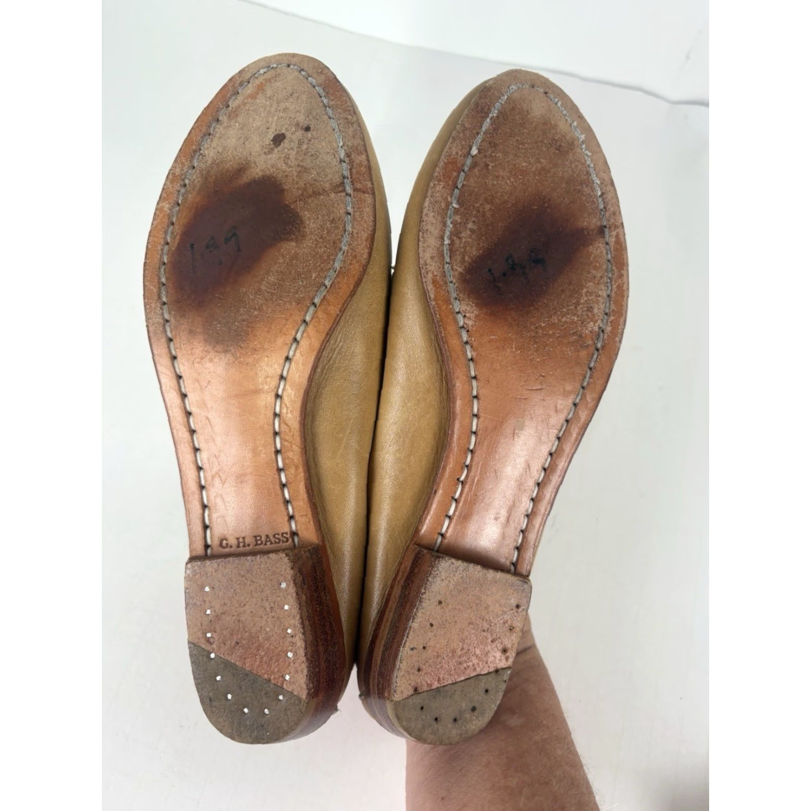 Vintage VINTAGE G.H. BASS & CO Women's Loafer Flat Penny Shoes Tan Leather AA Width Size 6.5 90s College Preppy Size US 6.5 / IT 36.5 - 5 Thumbnail