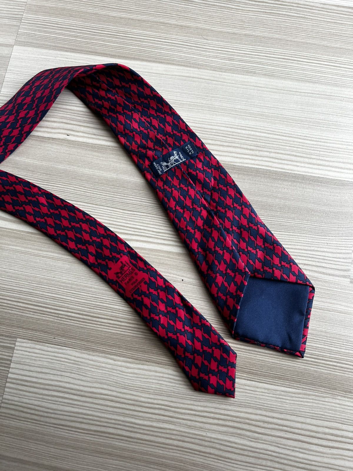 Hermes Vintage Hermes Red/Black Silk Tie 7315EA Made in France Size ONE SIZE - 4 Thumbnail
