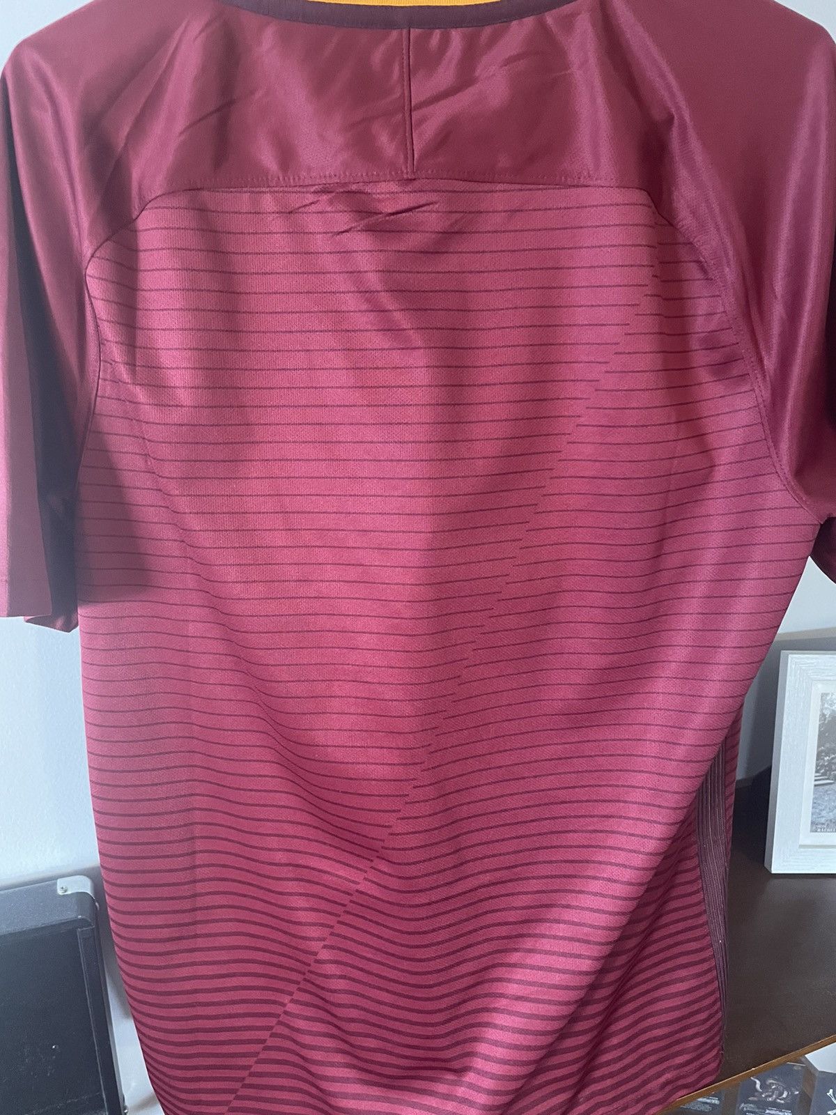 Nike AS Roma 2017/18 Home Jersey Size US M / EU 48-50 / 2 - 8 Thumbnail
