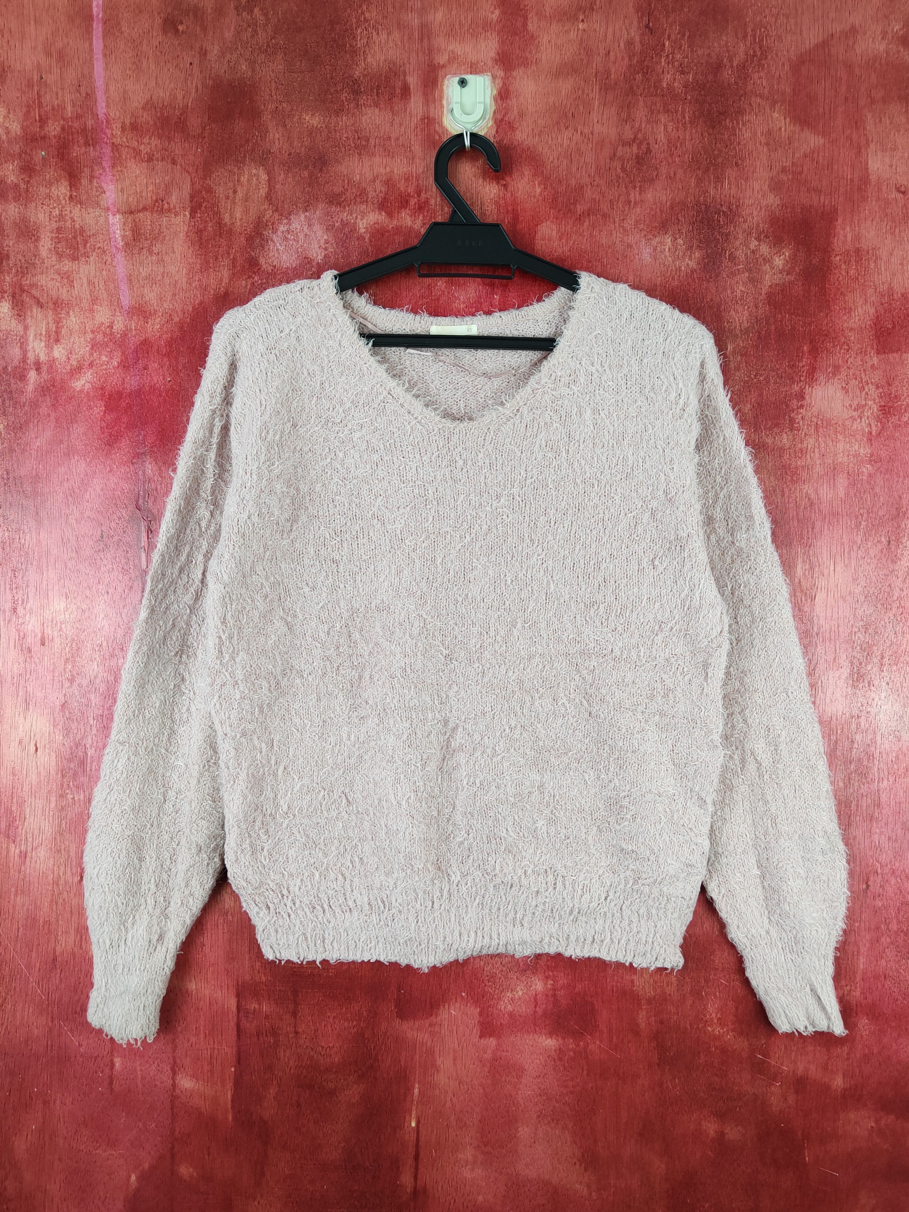 GU Pink Fur Mohair Knitwear Vintage item