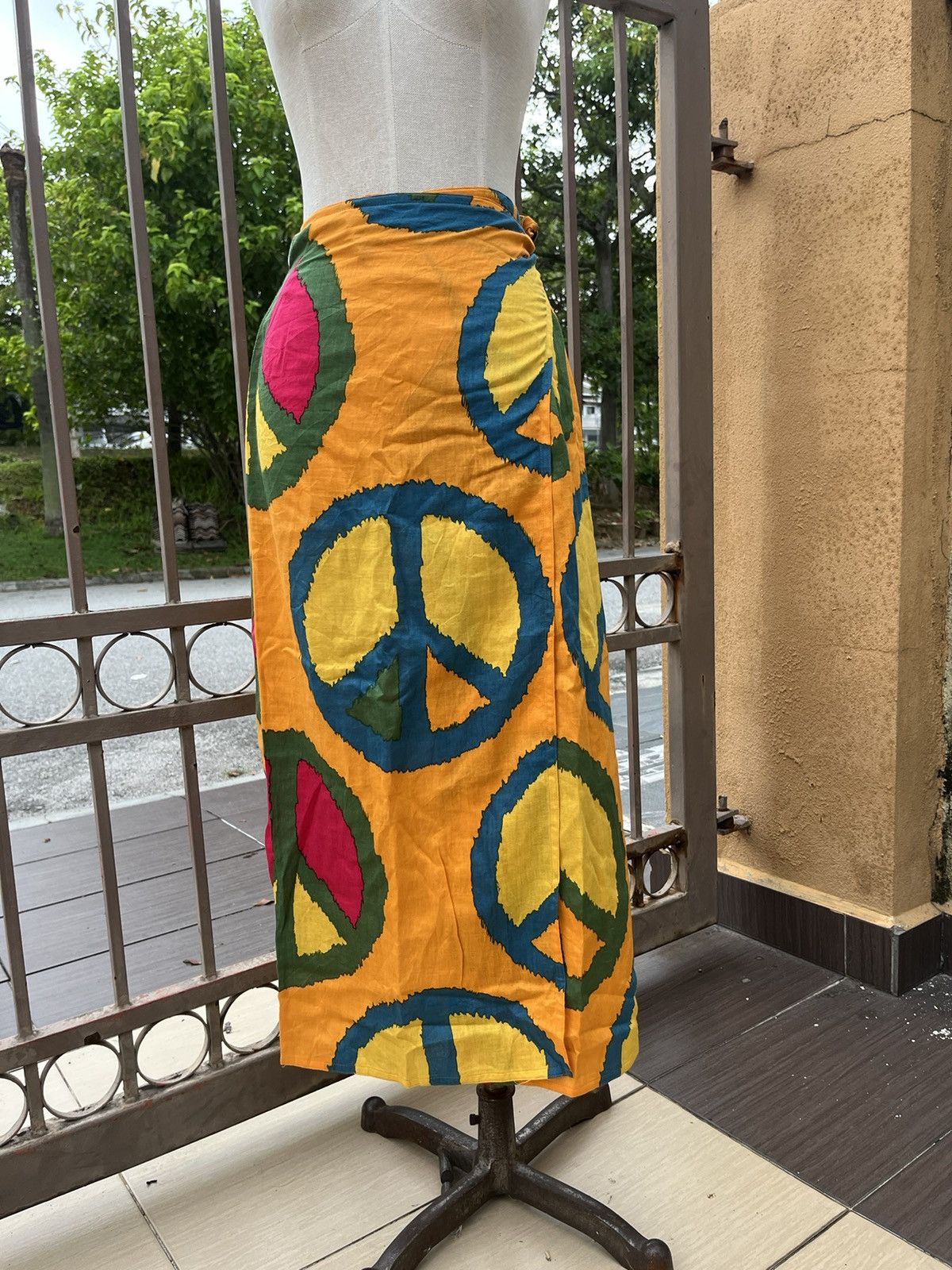 Moschino Peace printed pop colours wrap skirt Size 28" / US 6 / IT 42 - 1 Thumbnail