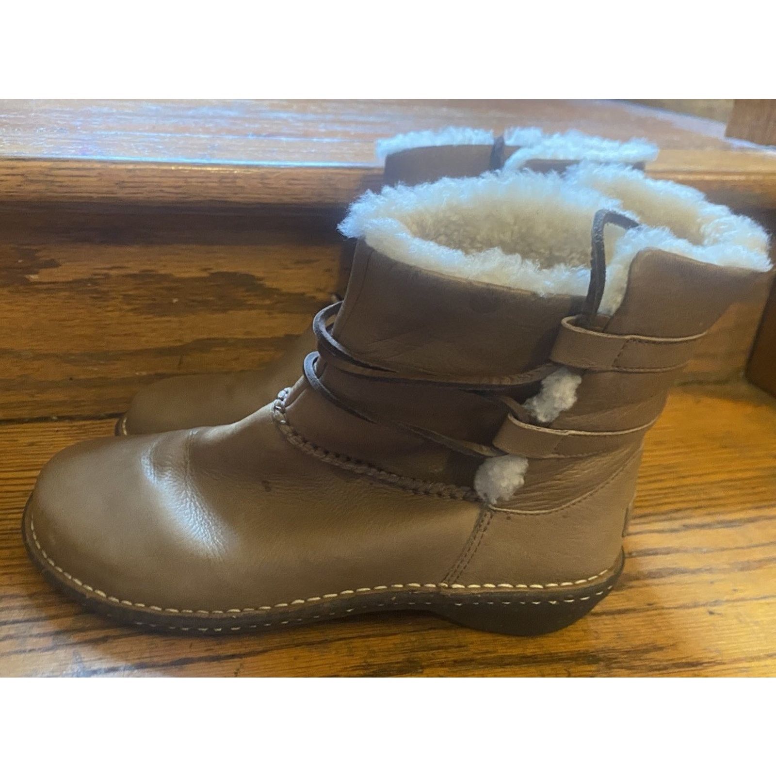 Ugg UGG Caspia 1932 tan leather lace-up boots sheepskin women 10 Size US 10 / IT 40 - 7 Thumbnail