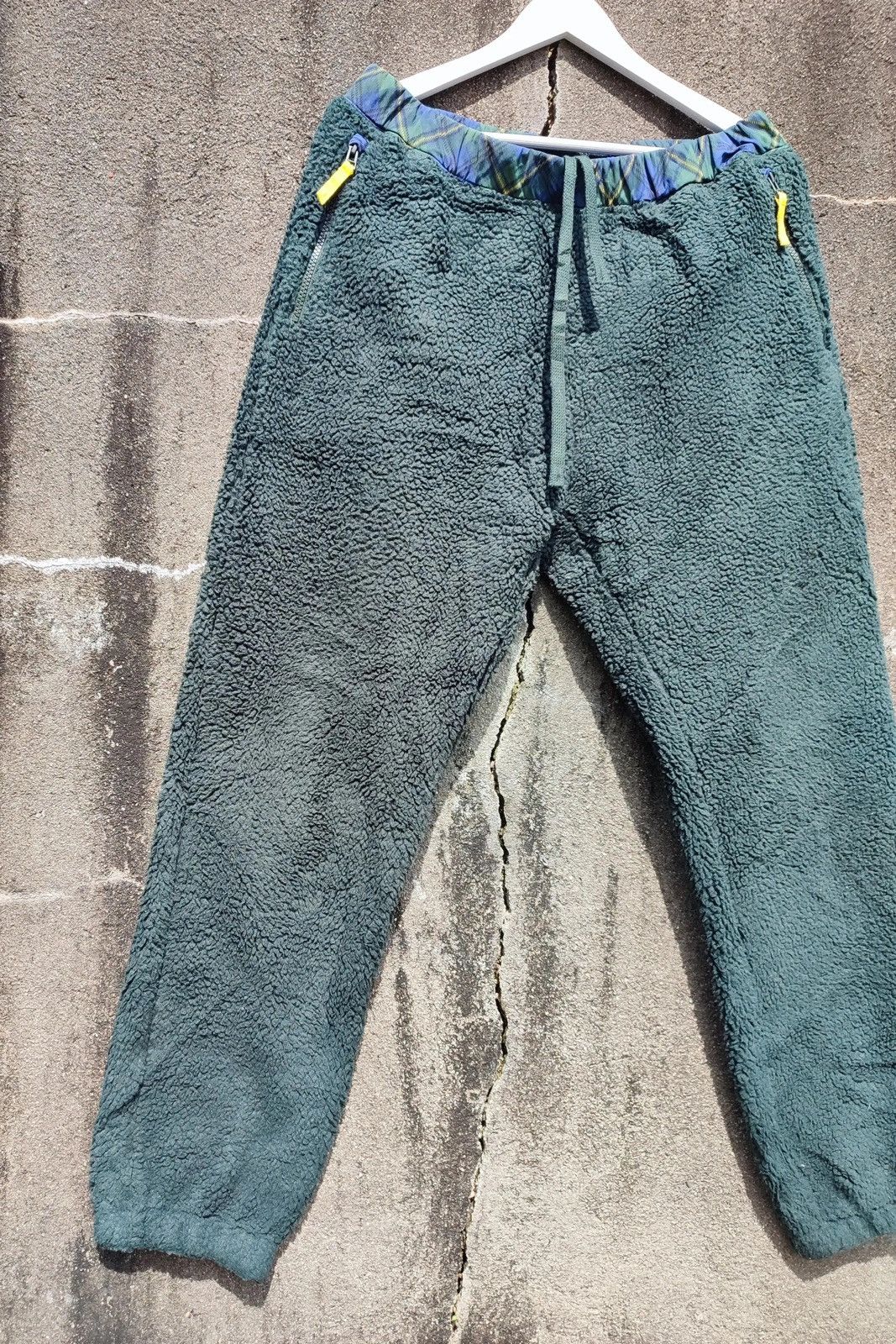 Designer × JW Anderson × Uniqlo JW Anderson x Uniqlo Fleece Track Pants – Forest Green (L) Size US 33 - 5 Thumbnail