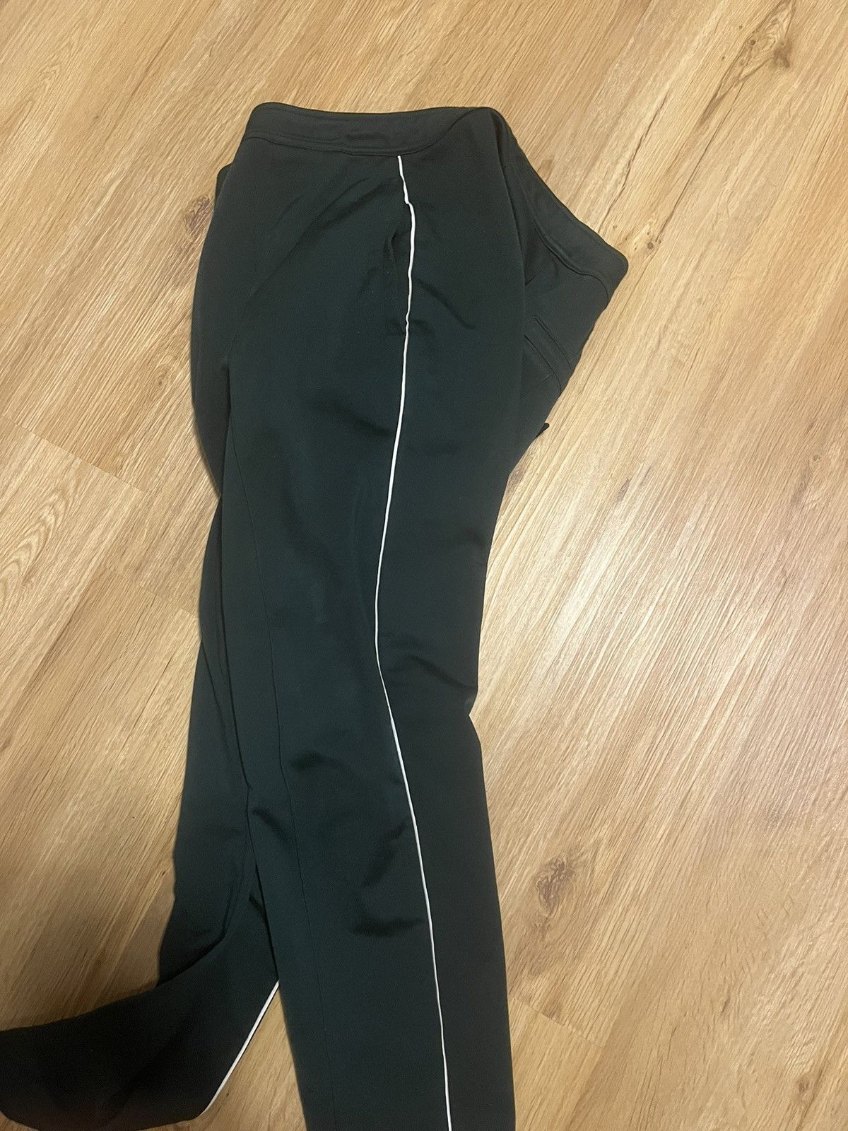 Prada Prada 2018 triangle sweat pants jogging pants Size US 30 / EU 46 - 4 Thumbnail