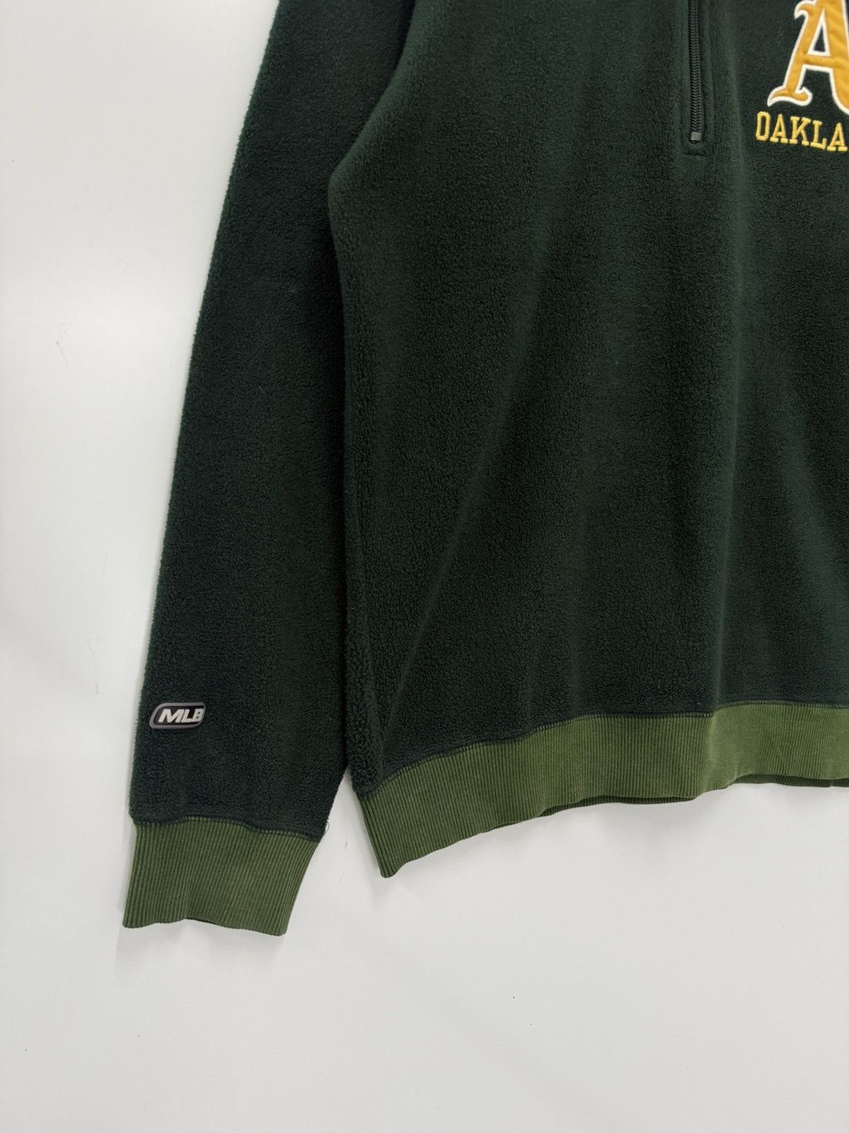 MLB 🔥 UNIQLO X MLB OAKLAND ATHLETIC 2003 FLEECE PULLOVER Size US S / EU 44-46 / 1 - 3 Thumbnail