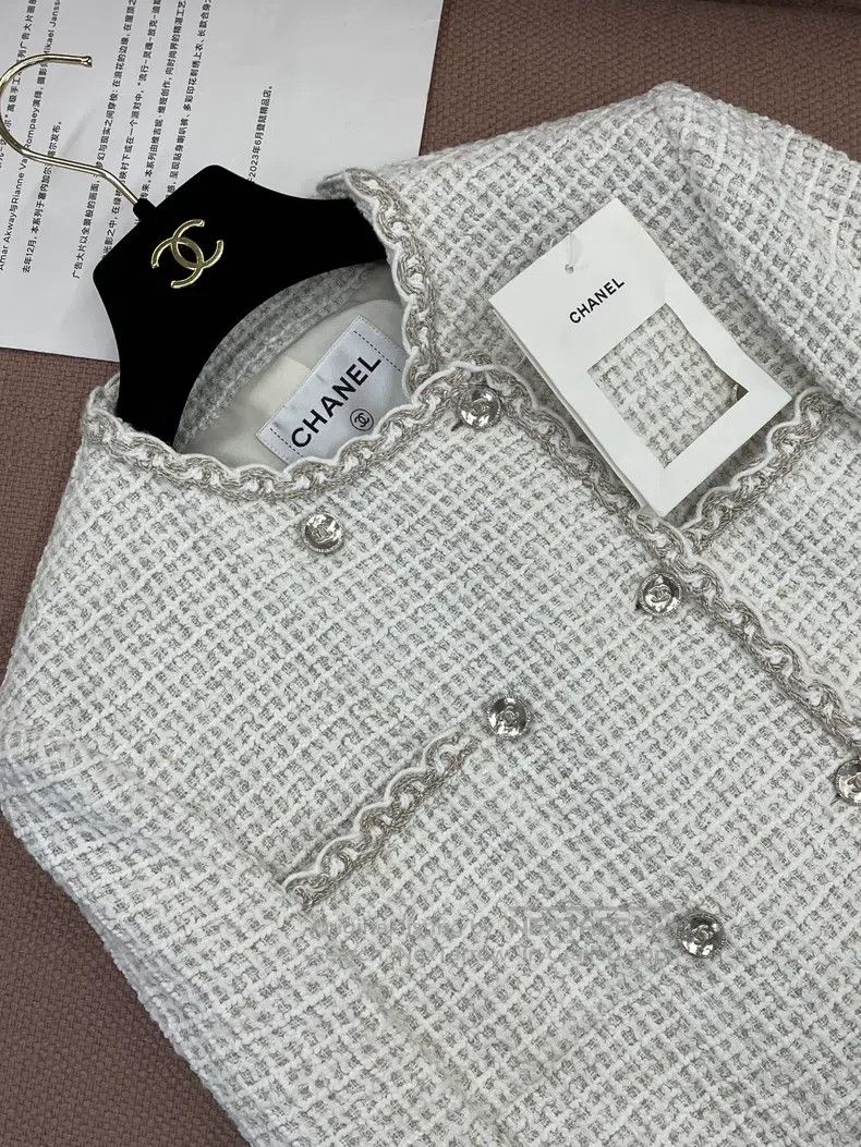 Chanel Chanel 25C white rolled tweed four-pocket double-breasted Size XS / US 0-2 / IT 36-38 - 2 Thumbnail