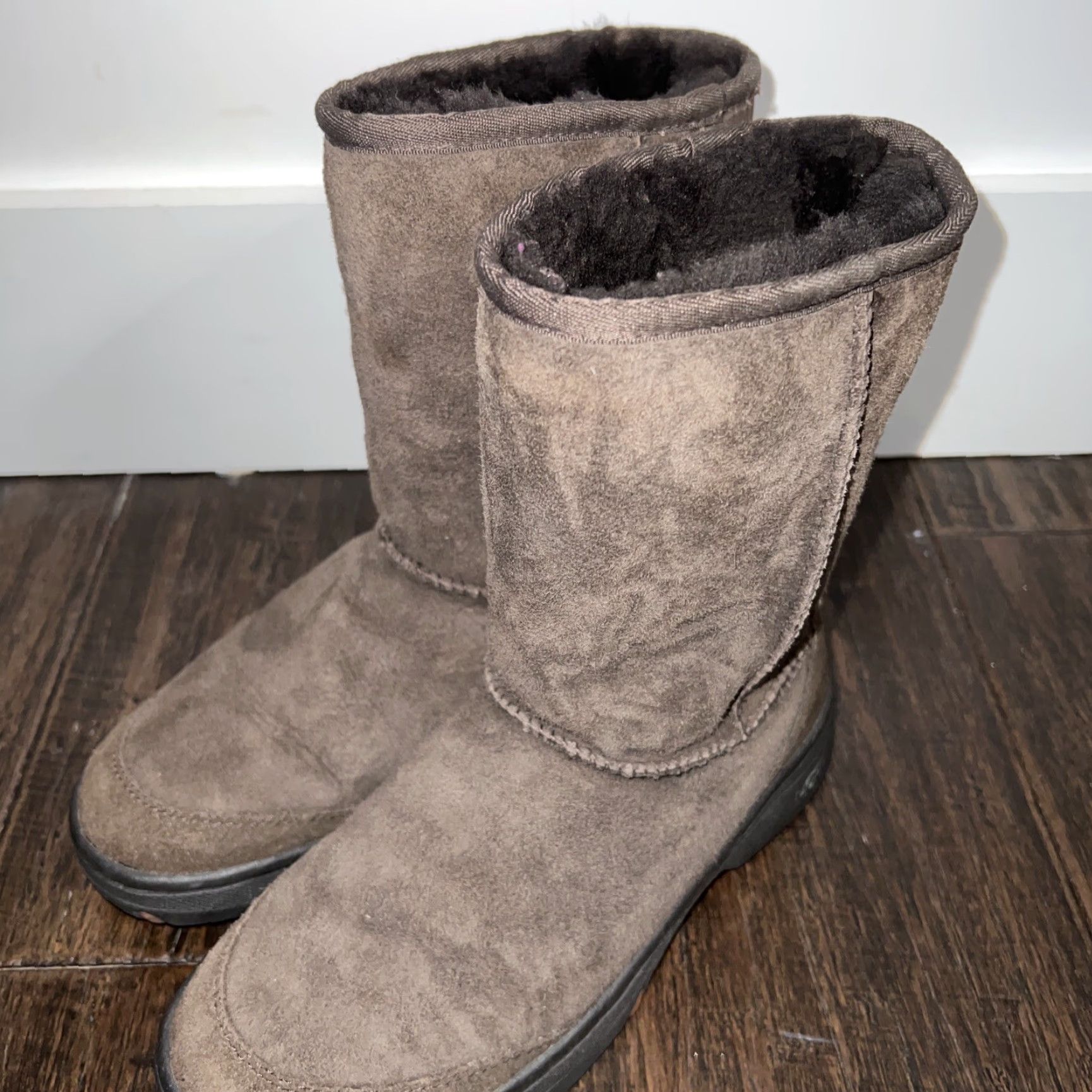 Ugg UGG Boot Womens 7 Brown Suede Shearling Lined Boots Australia UGG Shearling Style Women Size US 7 / IT 37 - 3 Thumbnail
