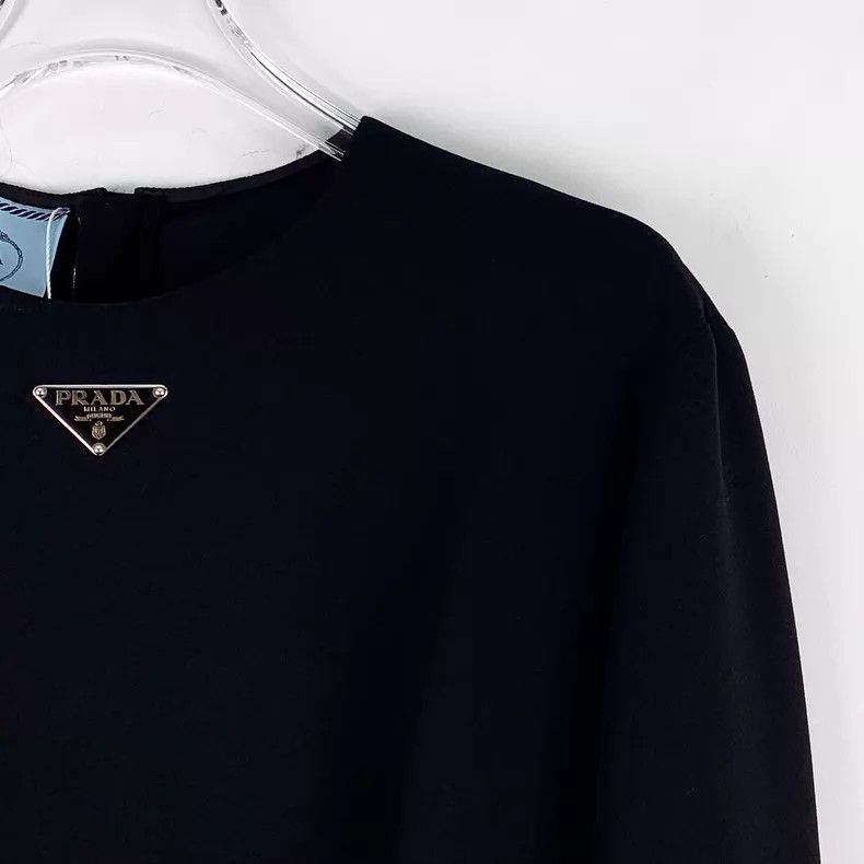 Prada Prada 22 styles of black triangle round-neck long-sleeved Size XS / US 0-2 / IT 36-38 - 3 Thumbnail