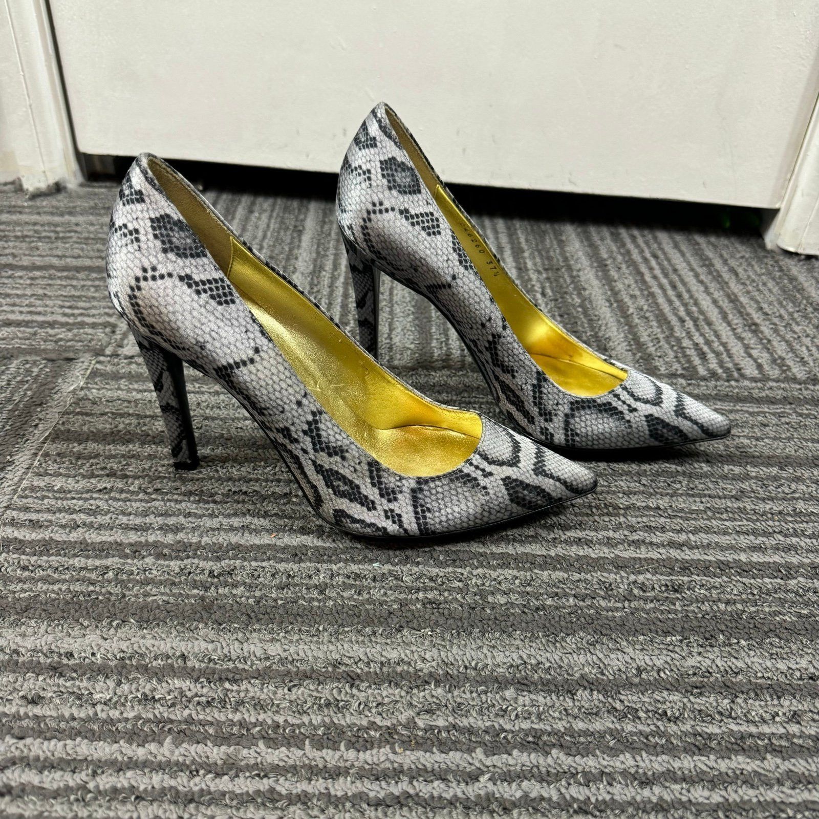 Stella McCartney Stella McCartney gray snake print canvas stiletto heels. S Size US 7.5 / IT 37.5 - 8 Thumbnail