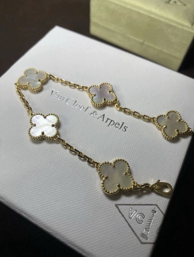 Bracelet in White, Women's